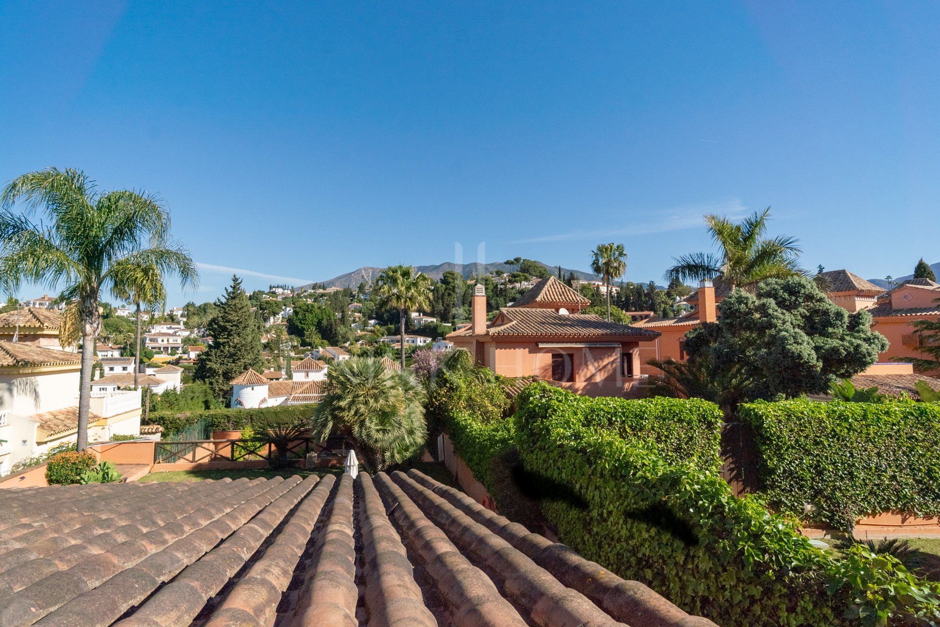 Villa mediterránea de lujo con jardin y pisicna pirvada en La Sierrezuela