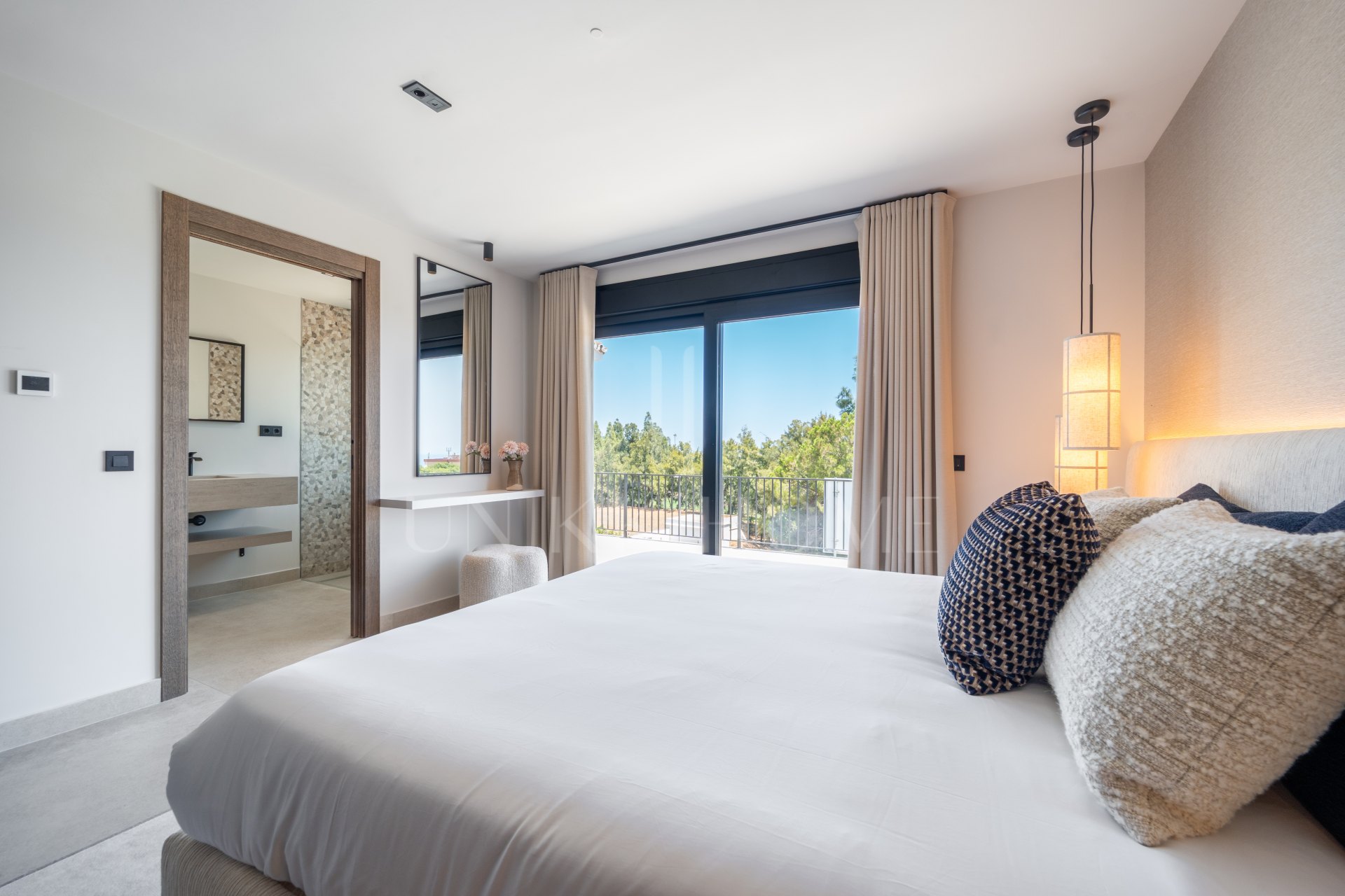 Fully Renovated Luxury Villa ideally located within a short walk to La Cala centre , Beach & Golf