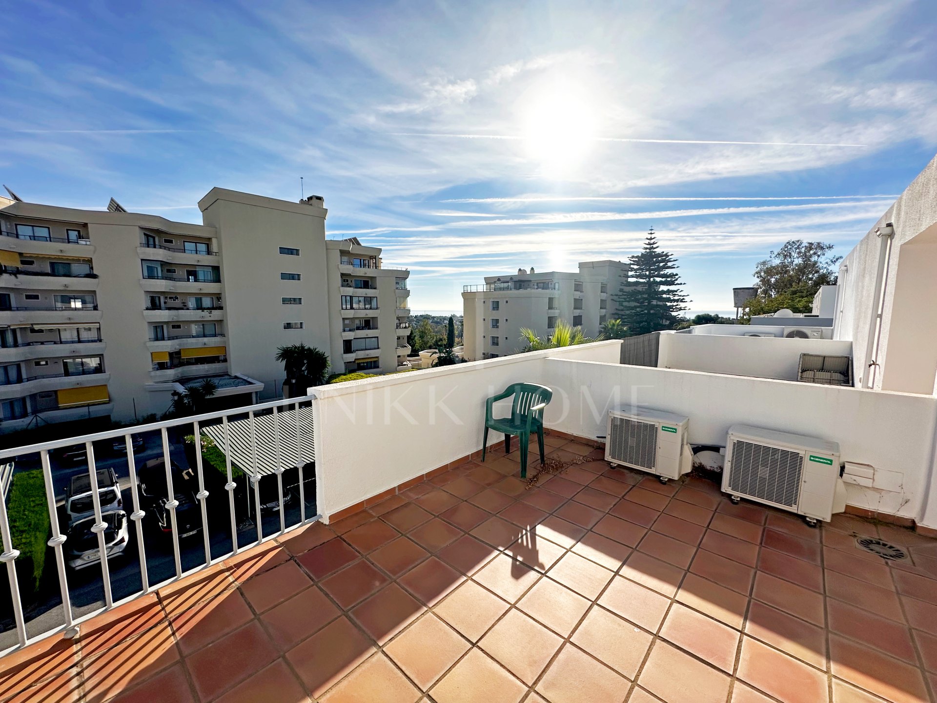Elegante Adosado con Vistas y Acceso Directo al Campo de Golf