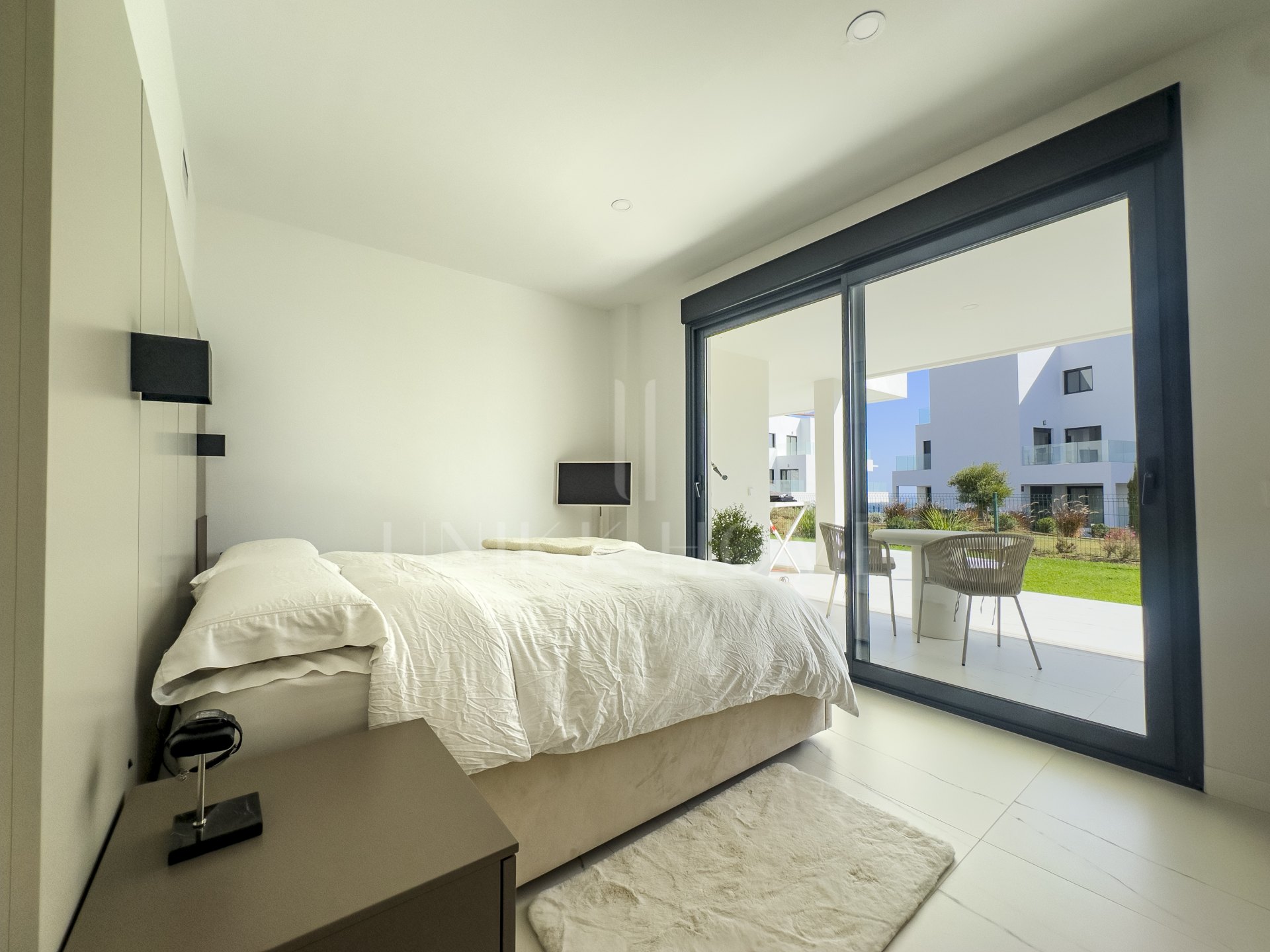 Modern apartment with terrace and sea views