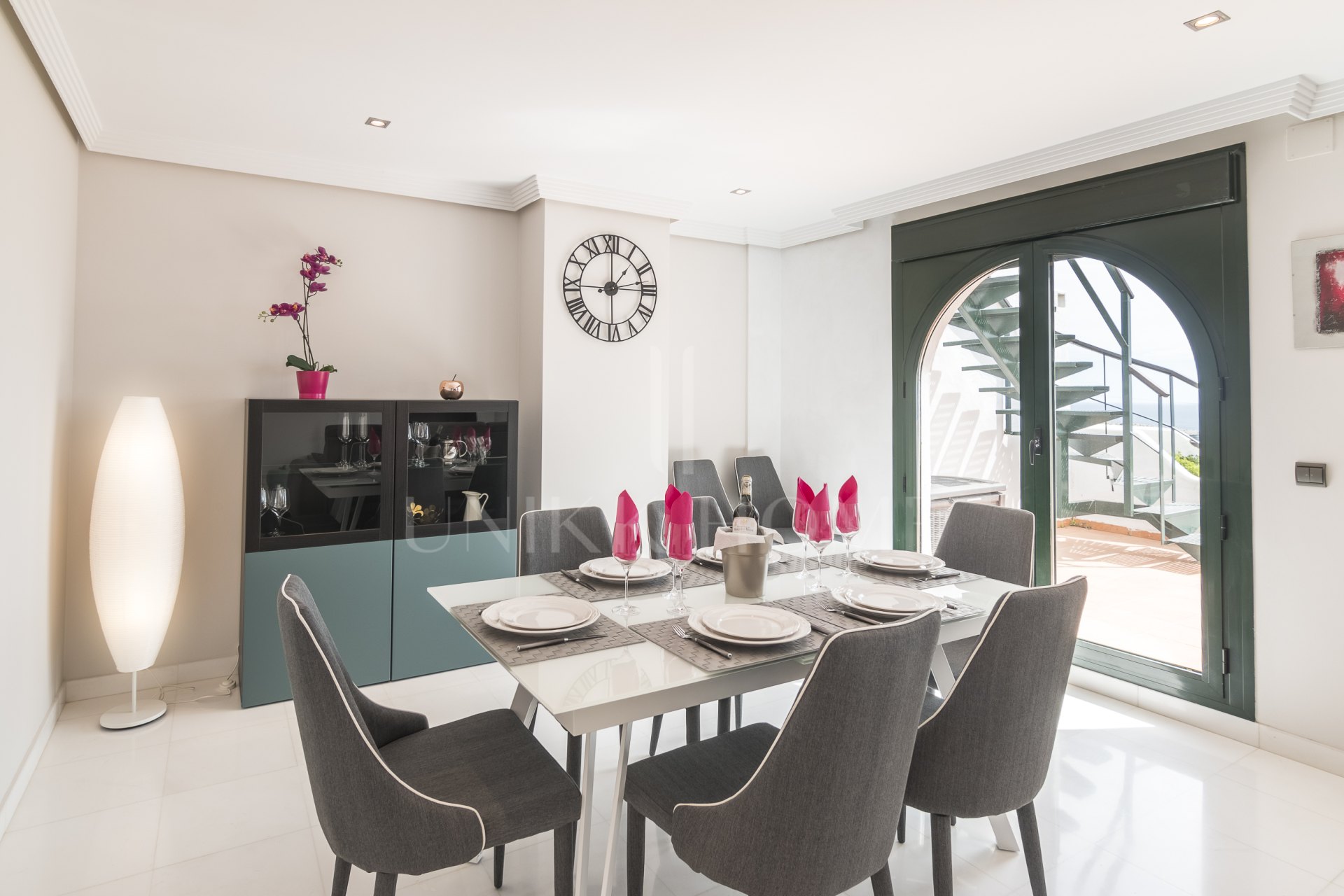 Splendide Penthouse en bordure de Golf avec magnifiques vues sur la mer.