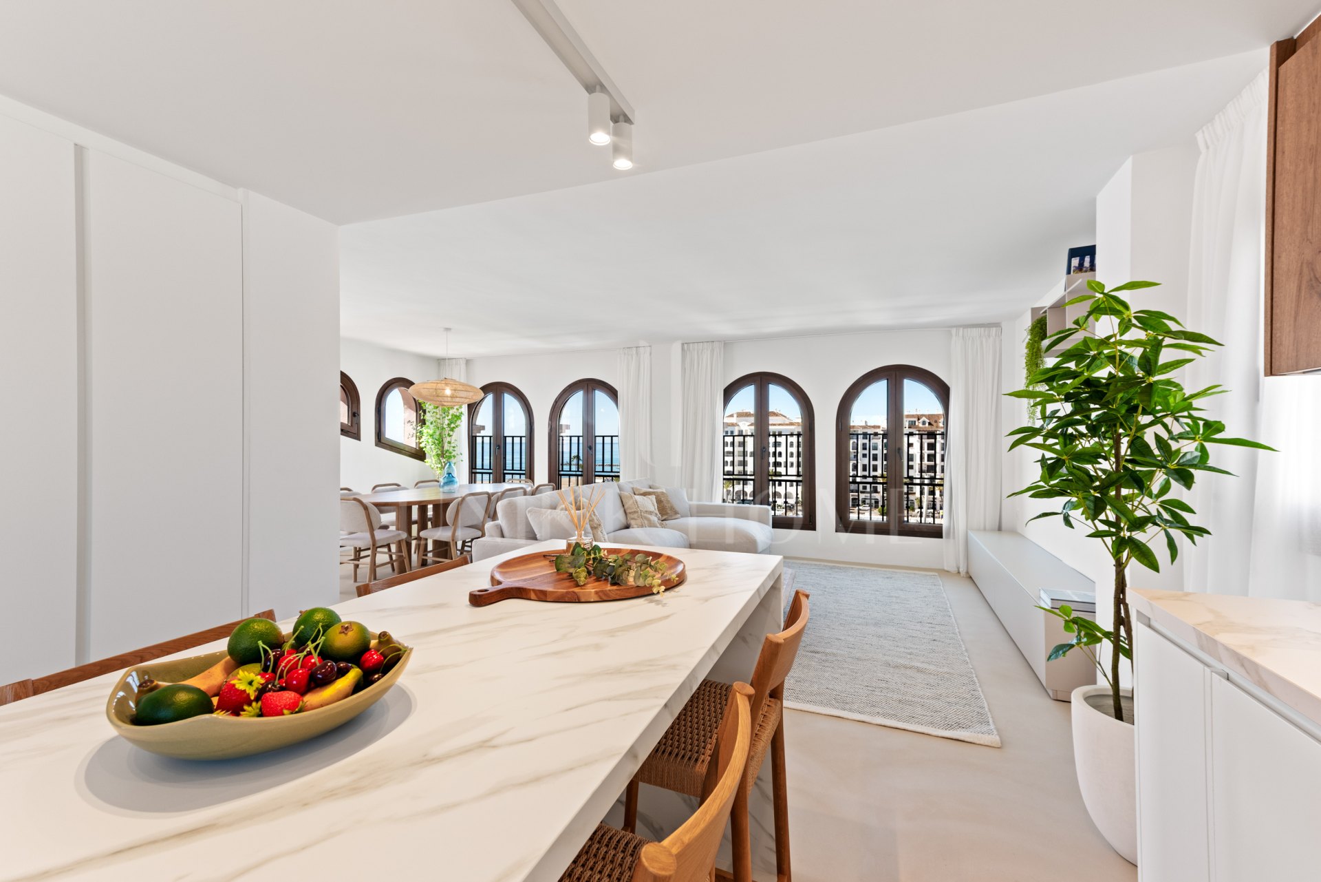 Exclusivo Ático Dúplex Reformado con Vistas Panorámicas en Puerto La Duquesa