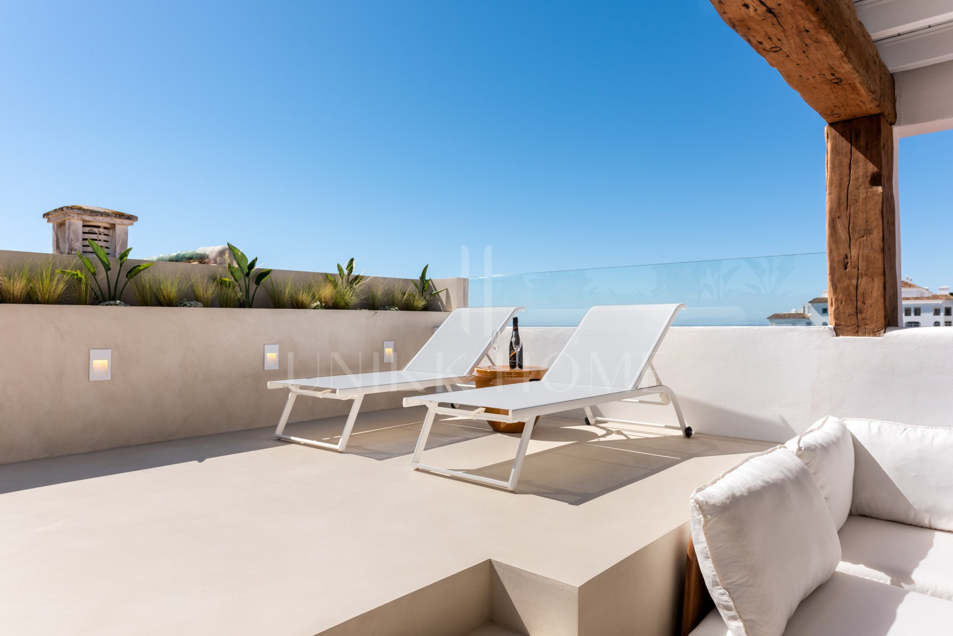 Exclusivo Ático Dúplex Reformado con Vistas Panorámicas en Puerto La Duquesa