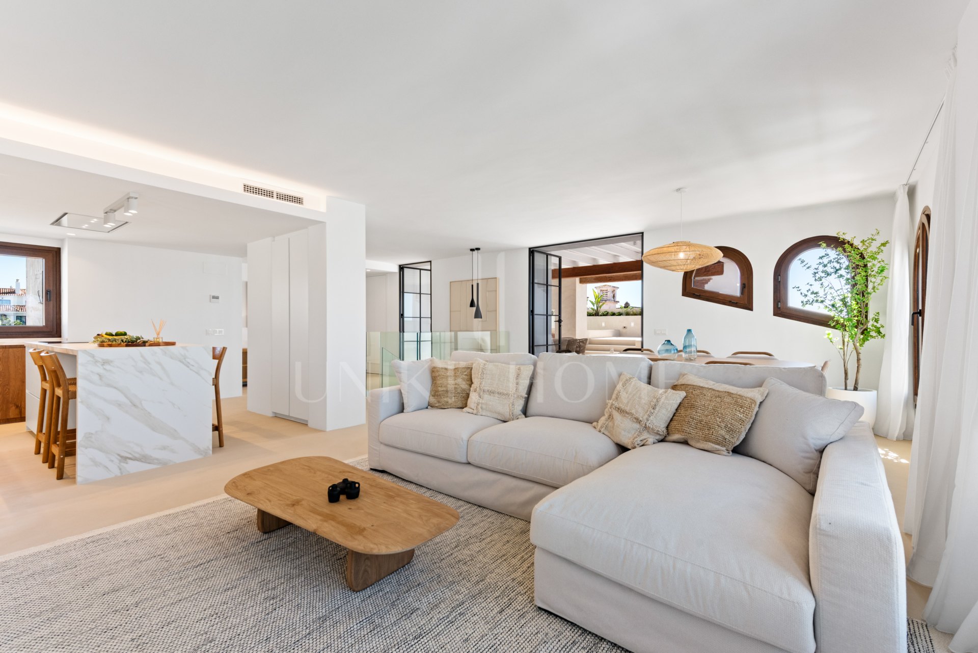 Exclusivo Ático Dúplex Reformado con Vistas Panorámicas en Puerto La Duquesa