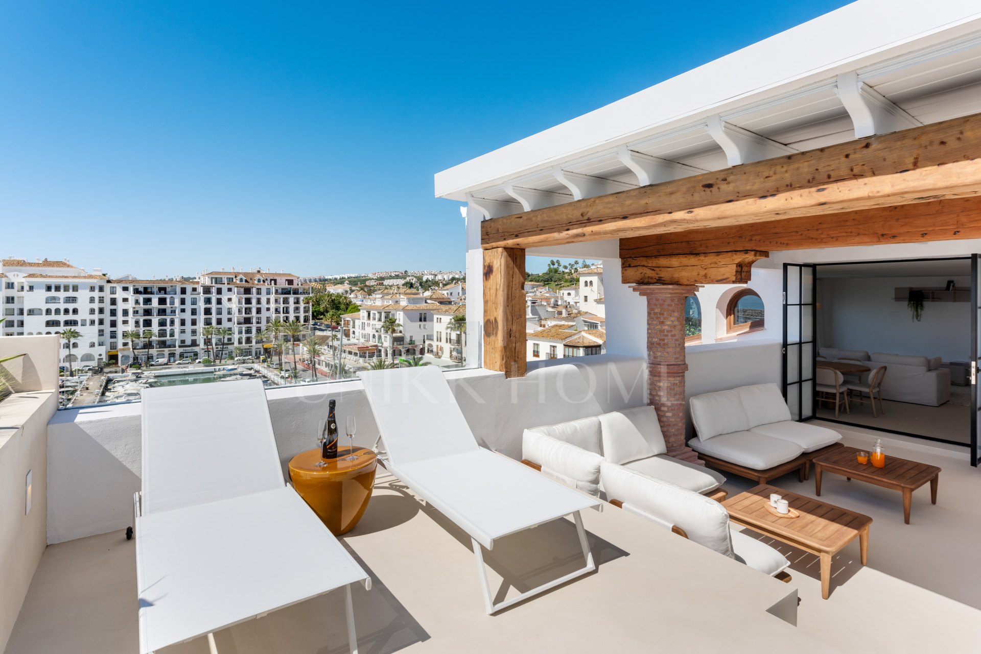 Exclusivo Ático Dúplex Reformado con Vistas Panorámicas en Puerto La Duquesa