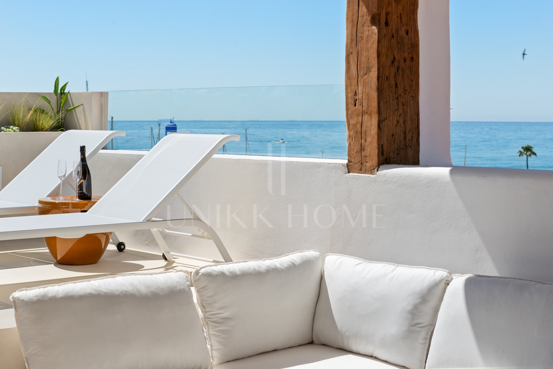 Exclusivo Ático Dúplex Reformado con Vistas Panorámicas en Puerto La Duquesa