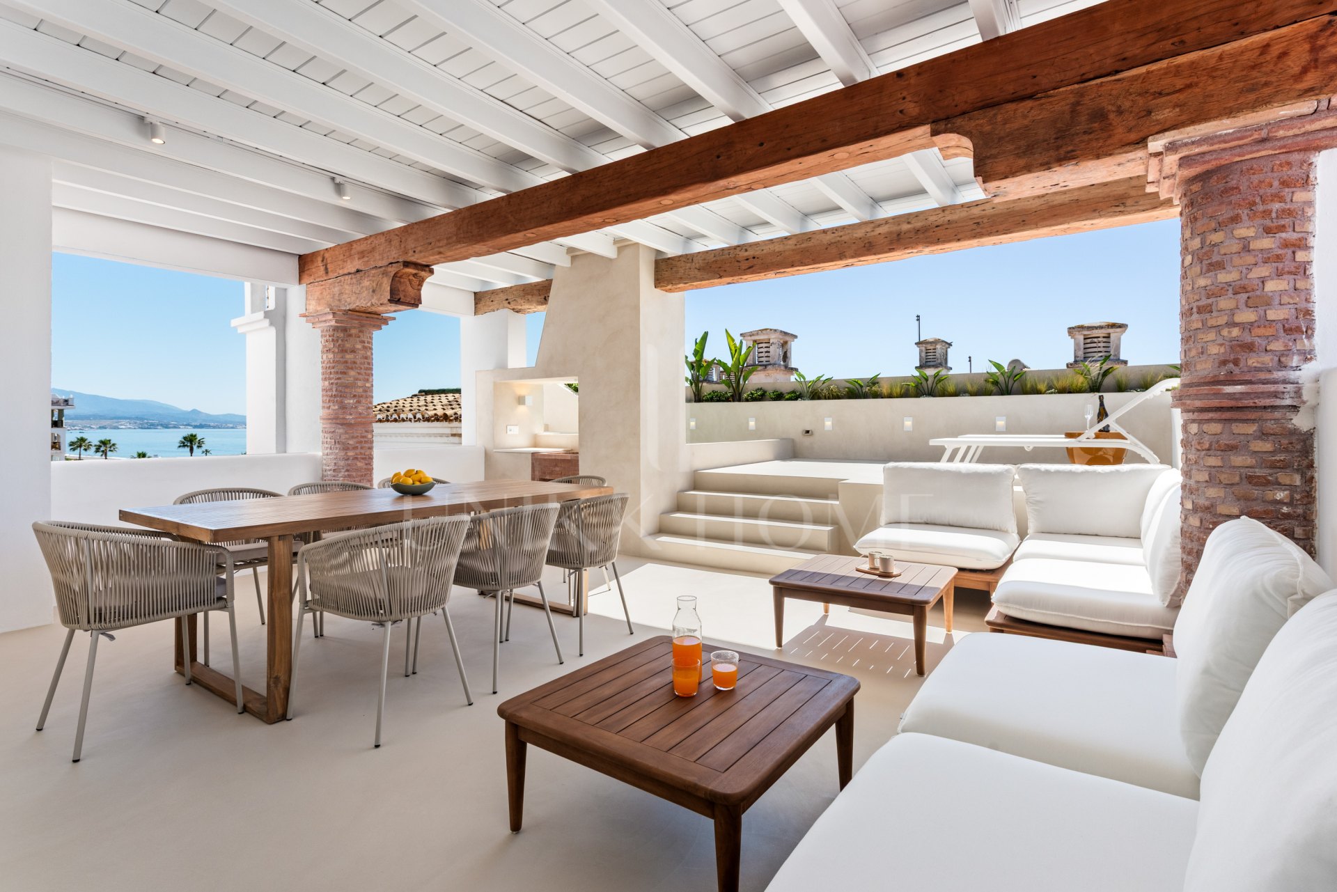 Exclusivo Ático Dúplex Reformado con Vistas Panorámicas en Puerto La Duquesa