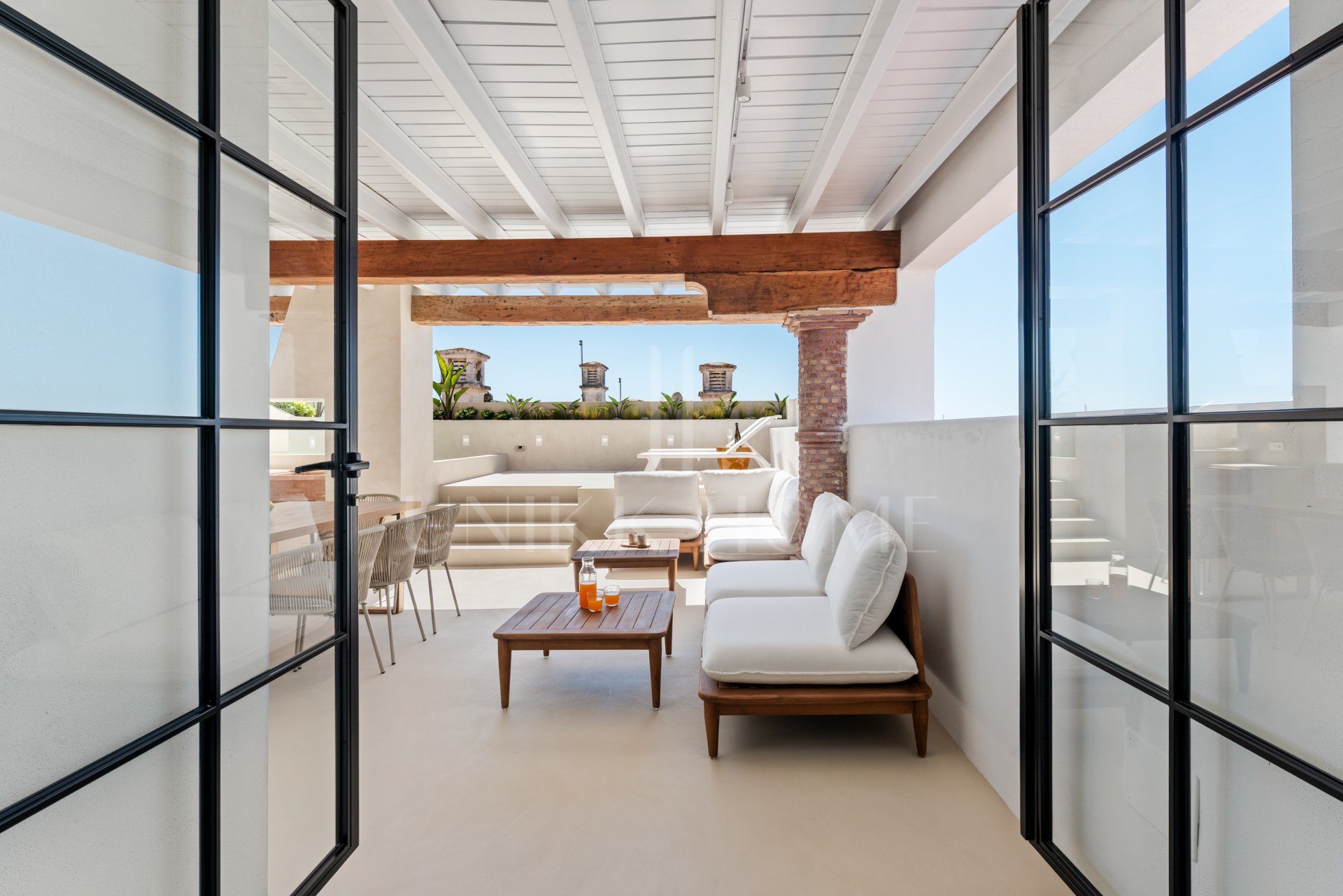 Exclusivo Ático Dúplex Reformado con Vistas Panorámicas en Puerto La Duquesa