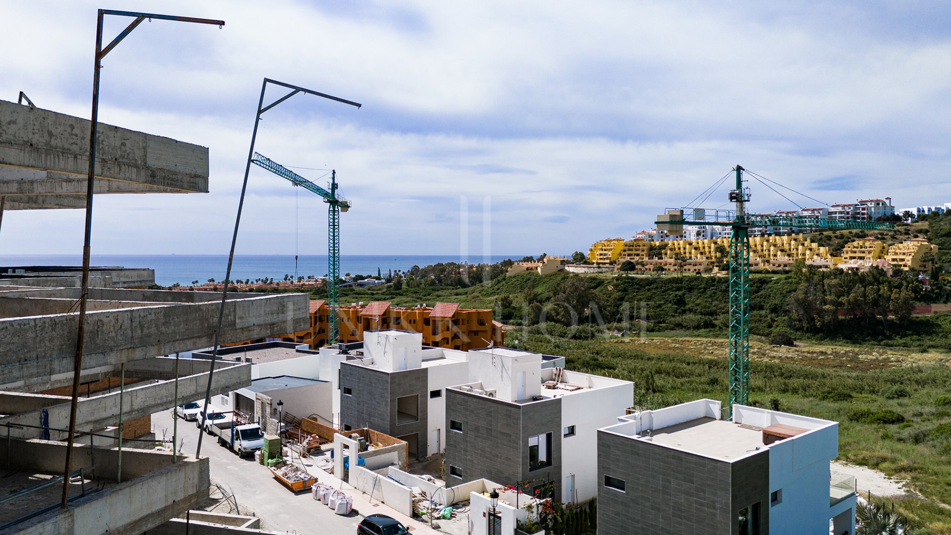 New Build Apartment with Sea Views. Privileged Location!