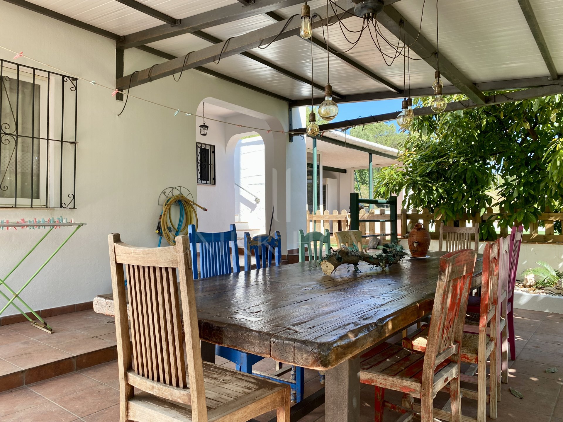 Encantadora Finca Rústica Renovada con Piscina Privada y Producción de Arboles Frutales en El Padrón, Estepona