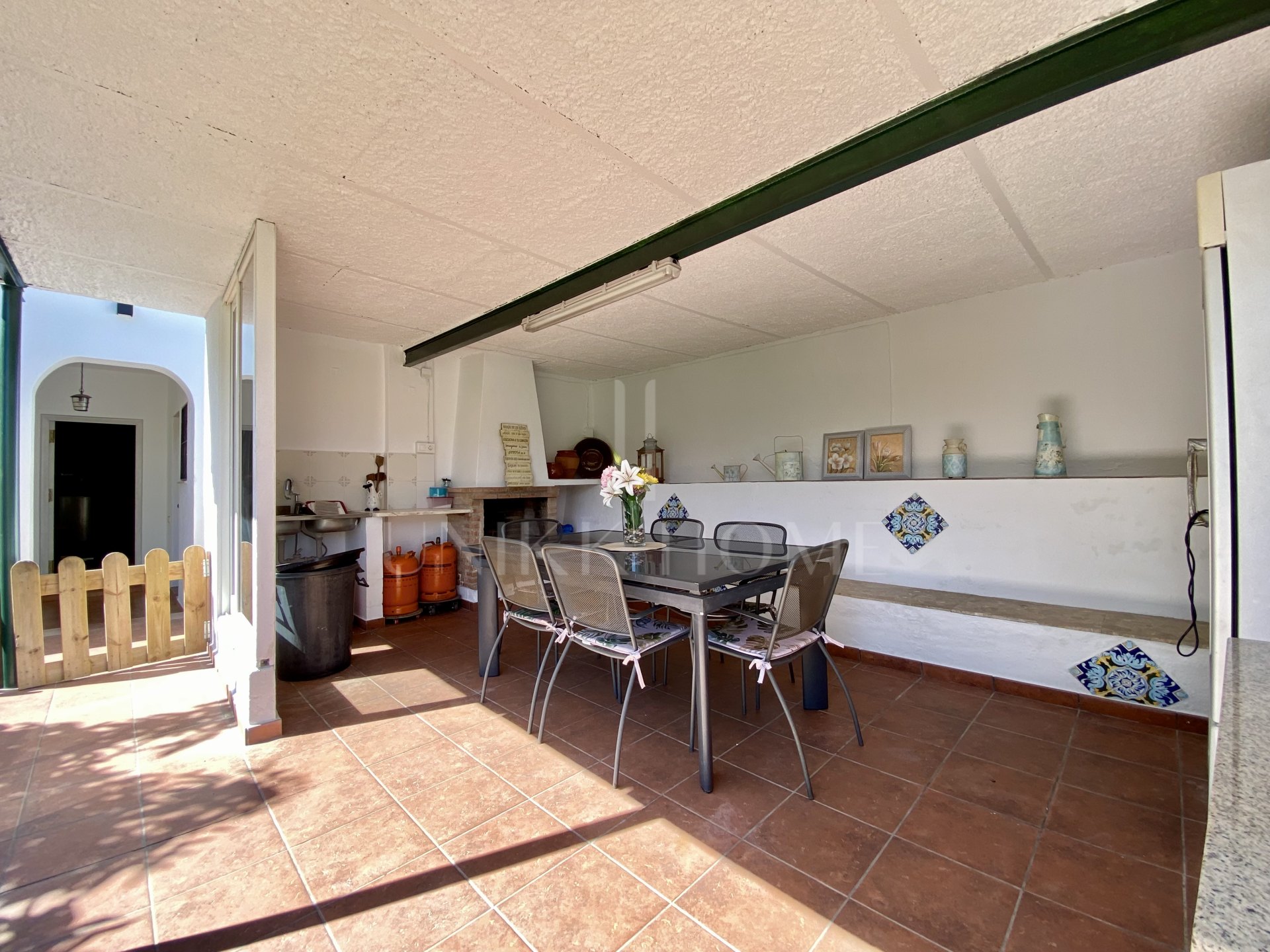 Encantadora Finca Rústica Renovada con Piscina Privada y Producción de Arboles Frutales en El Padrón, Estepona