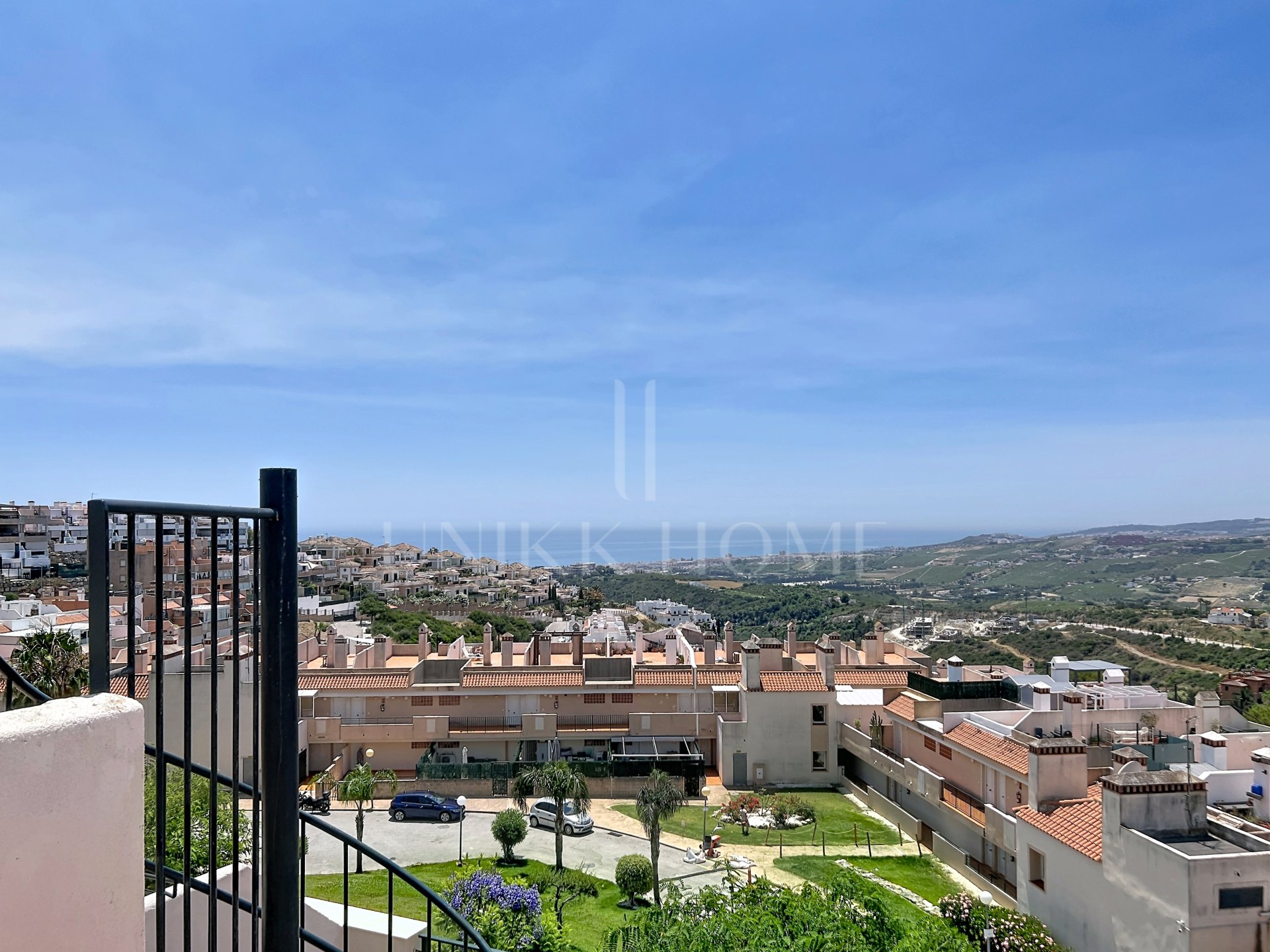Penthouse with Panoramic Sea Views, Large Solarium and Tourist Rental License in Casares Costa