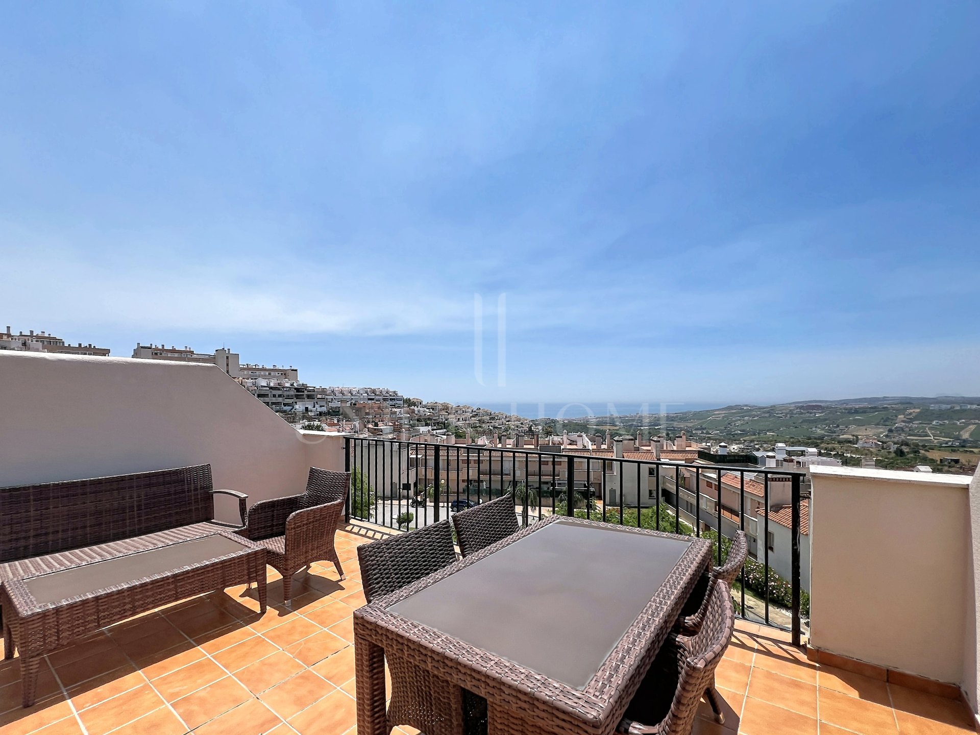 Penthouse with Panoramic Sea Views, Large Solarium and Tourist Rental License in Casares Costa
