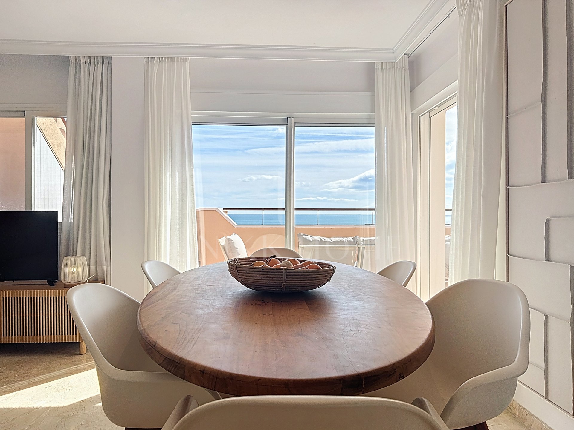 Penthouse with solarium, sea and golf views, La Duquesa (Manilva)