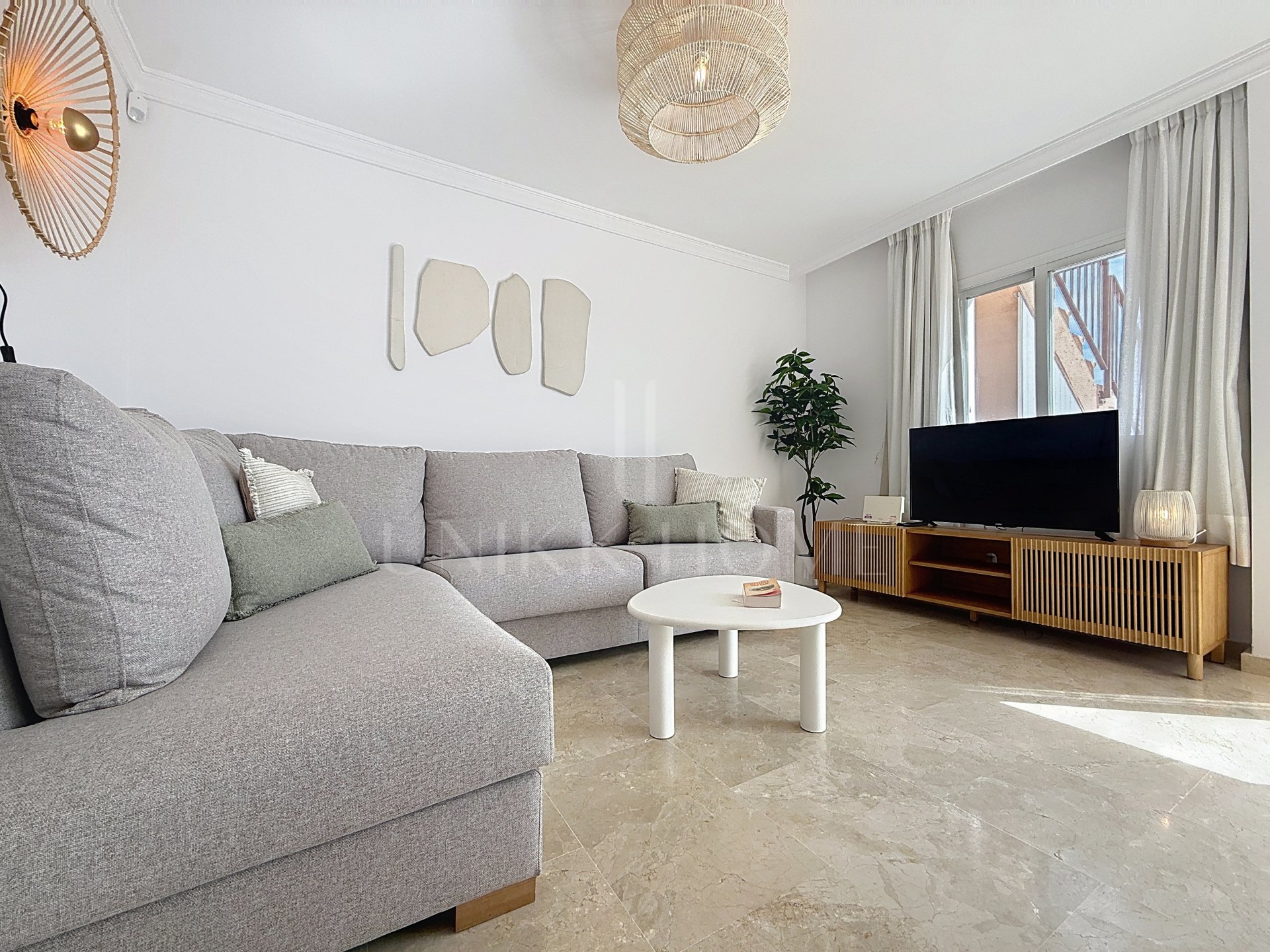 Penthouse with solarium, sea and golf views, La Duquesa (Manilva)