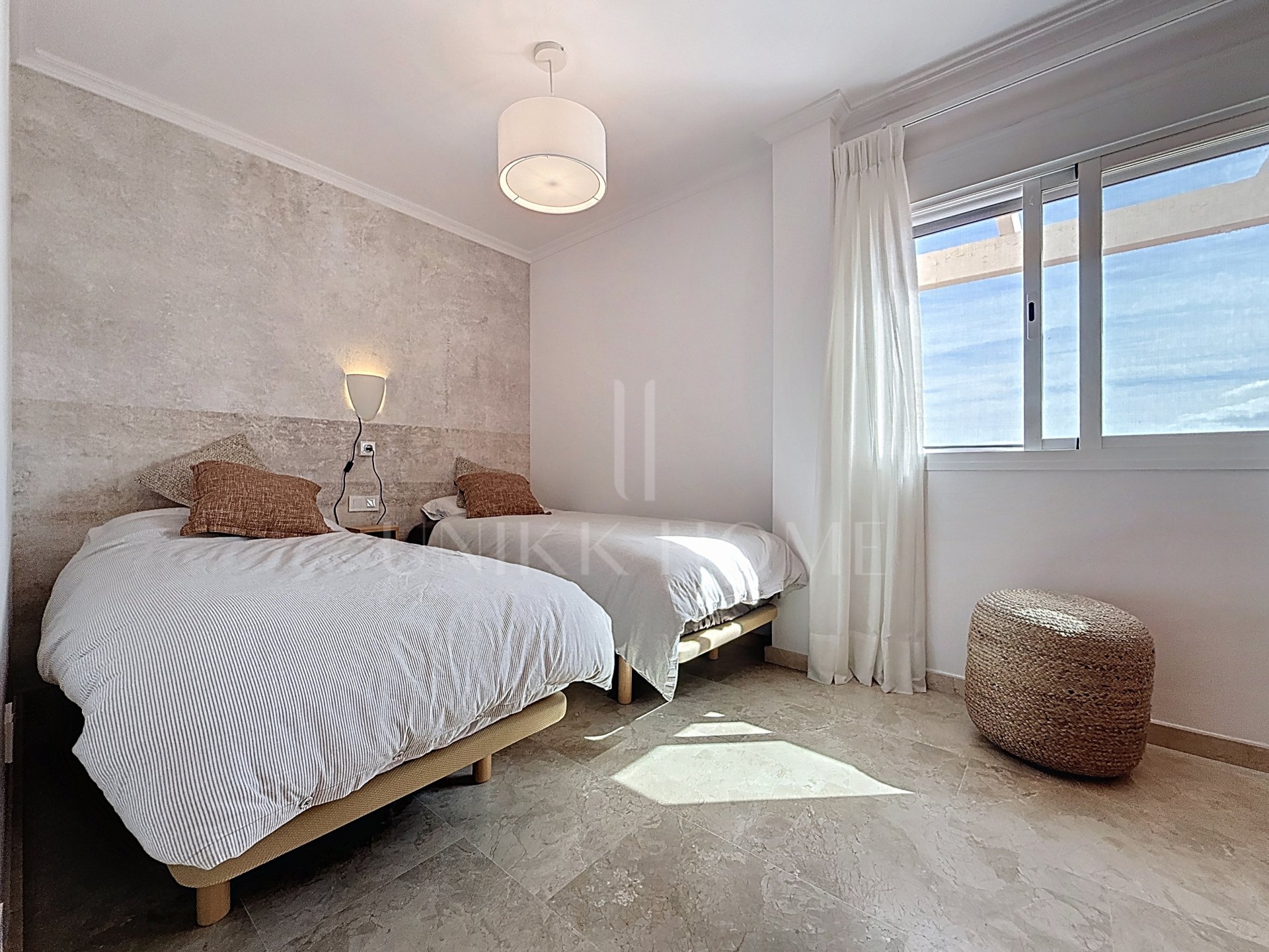 Penthouse with solarium, sea and golf views, La Duquesa (Manilva)