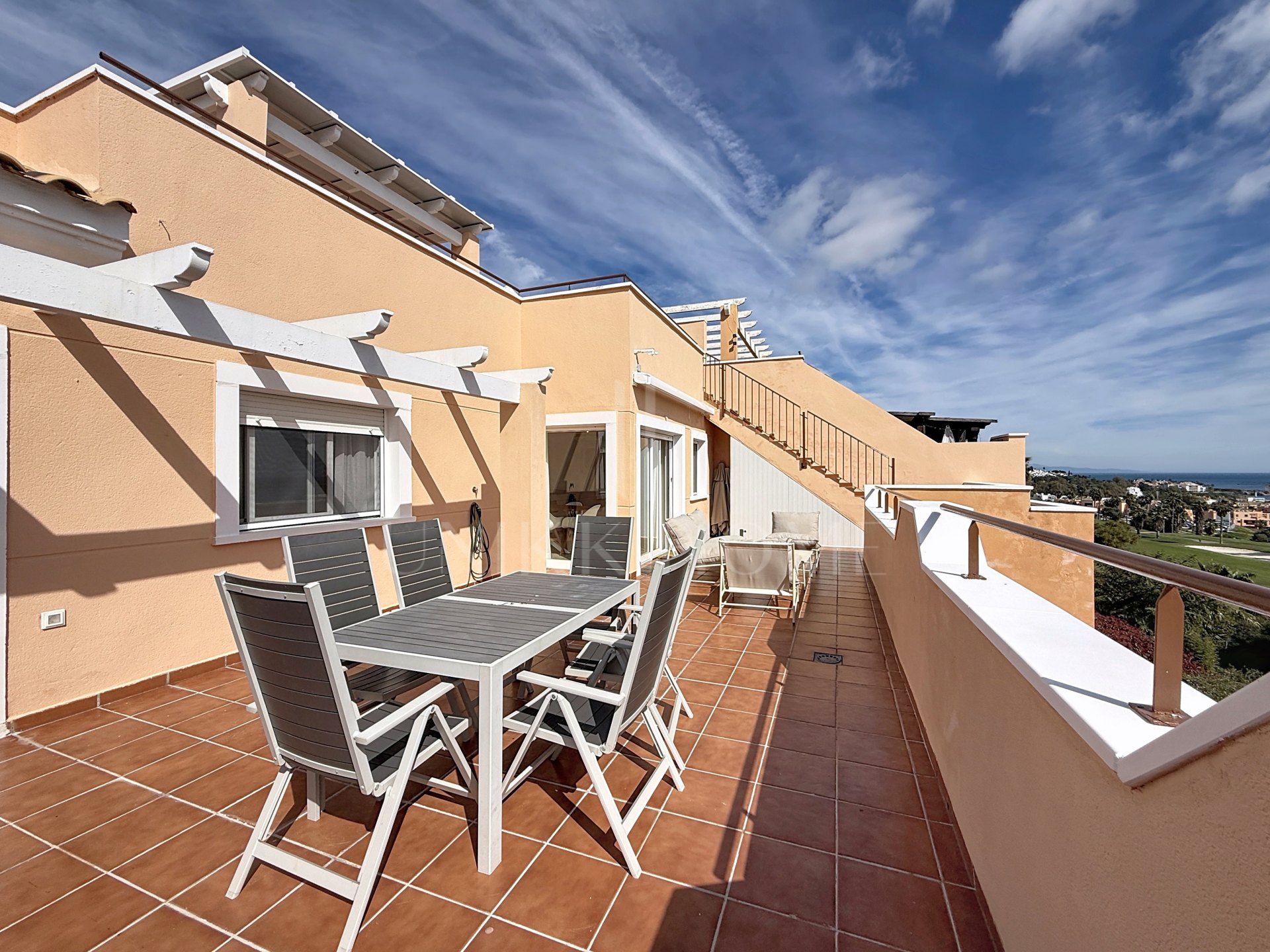 Penthouse with solarium, sea and golf views, La Duquesa (Manilva)