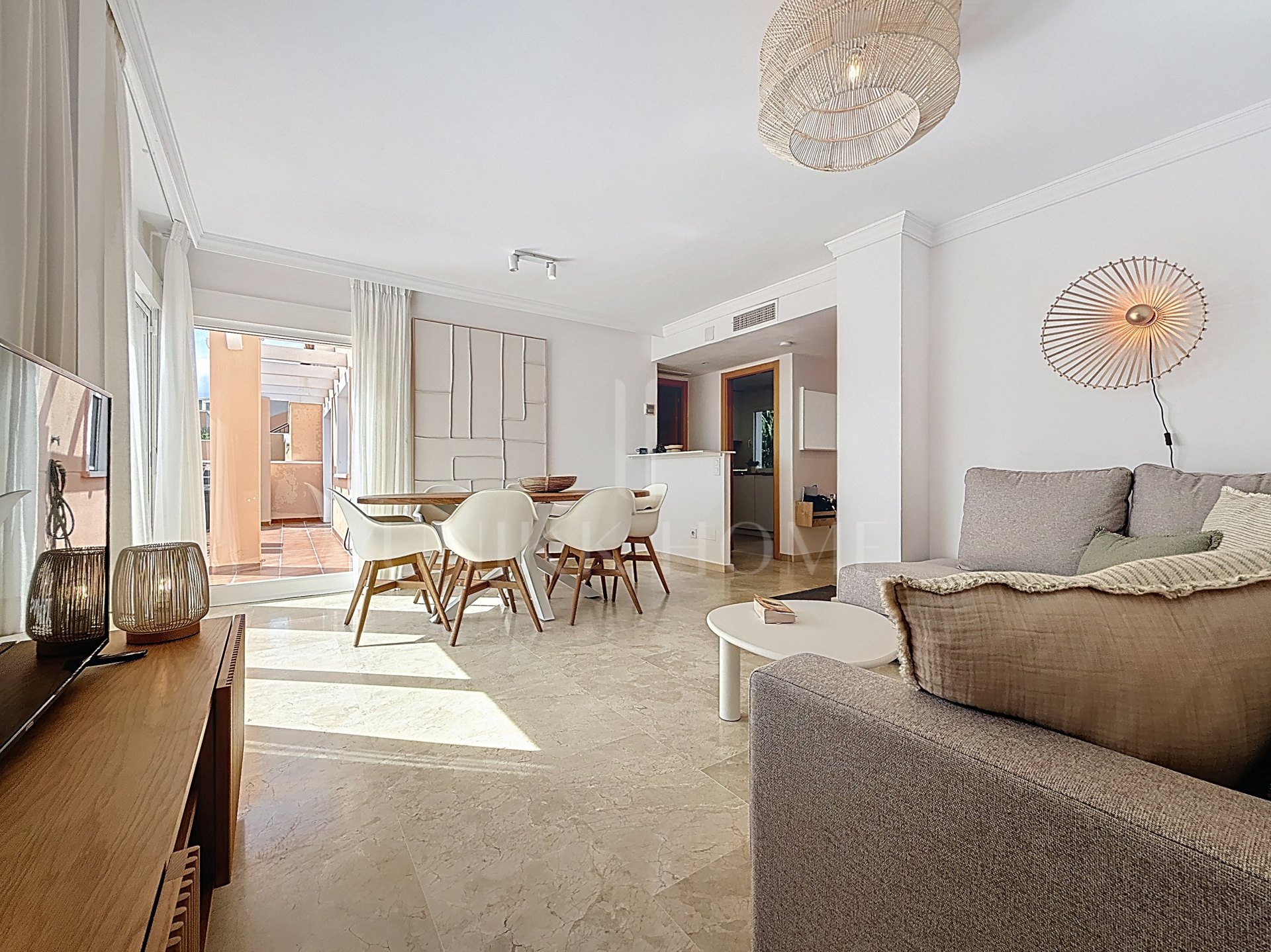 Penthouse with solarium, sea and golf views, La Duquesa (Manilva)