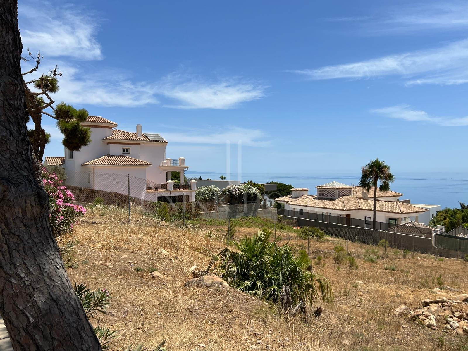Exclusiva parcela con vistas panorámicas al mar junto a Sotogrande