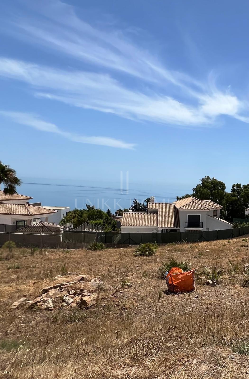 Exclusiva parcela con vistas panorámicas al mar junto a Sotogrande