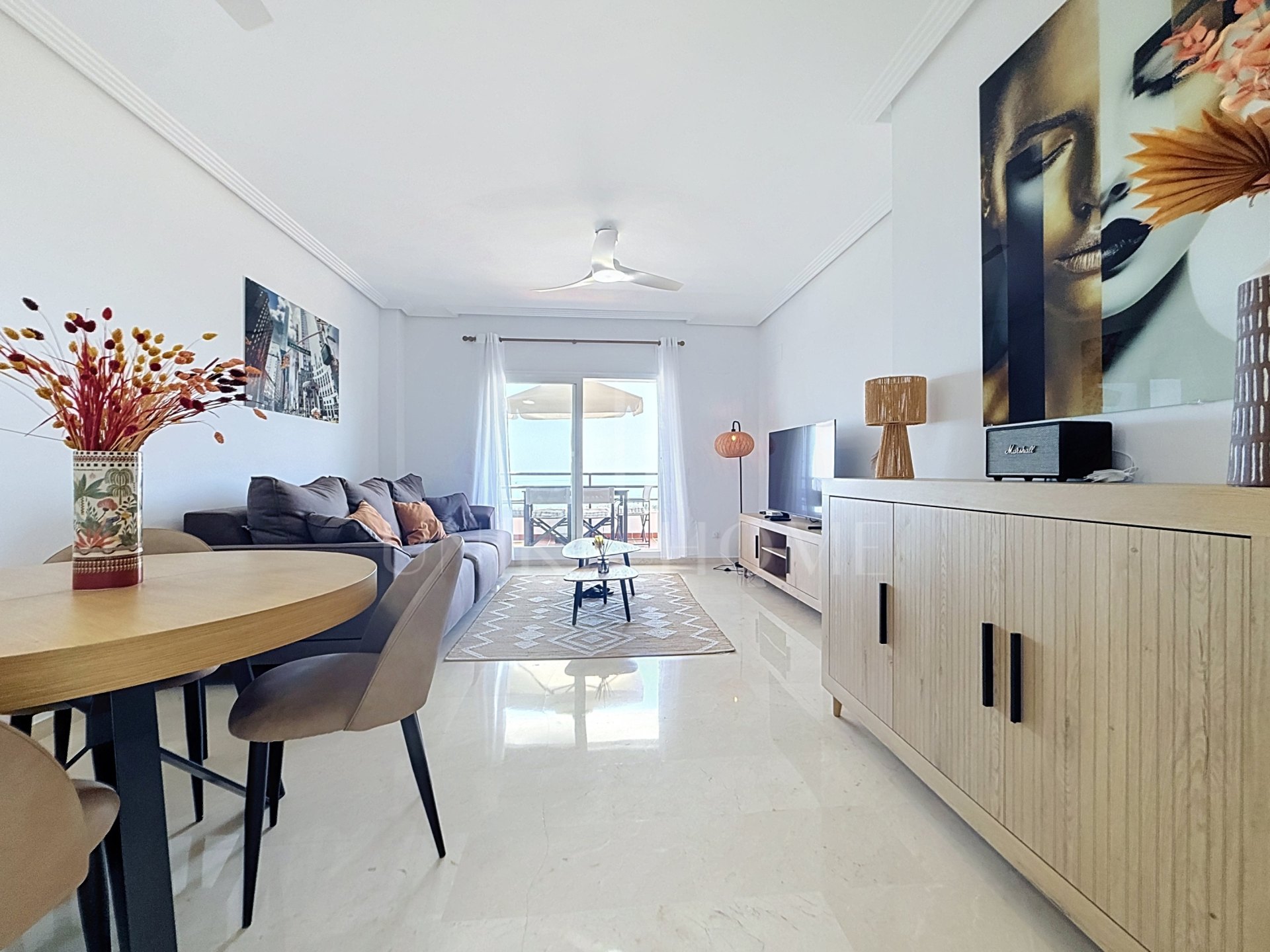 Apartamento reformado con vistas al mar a 800 m de la playa
