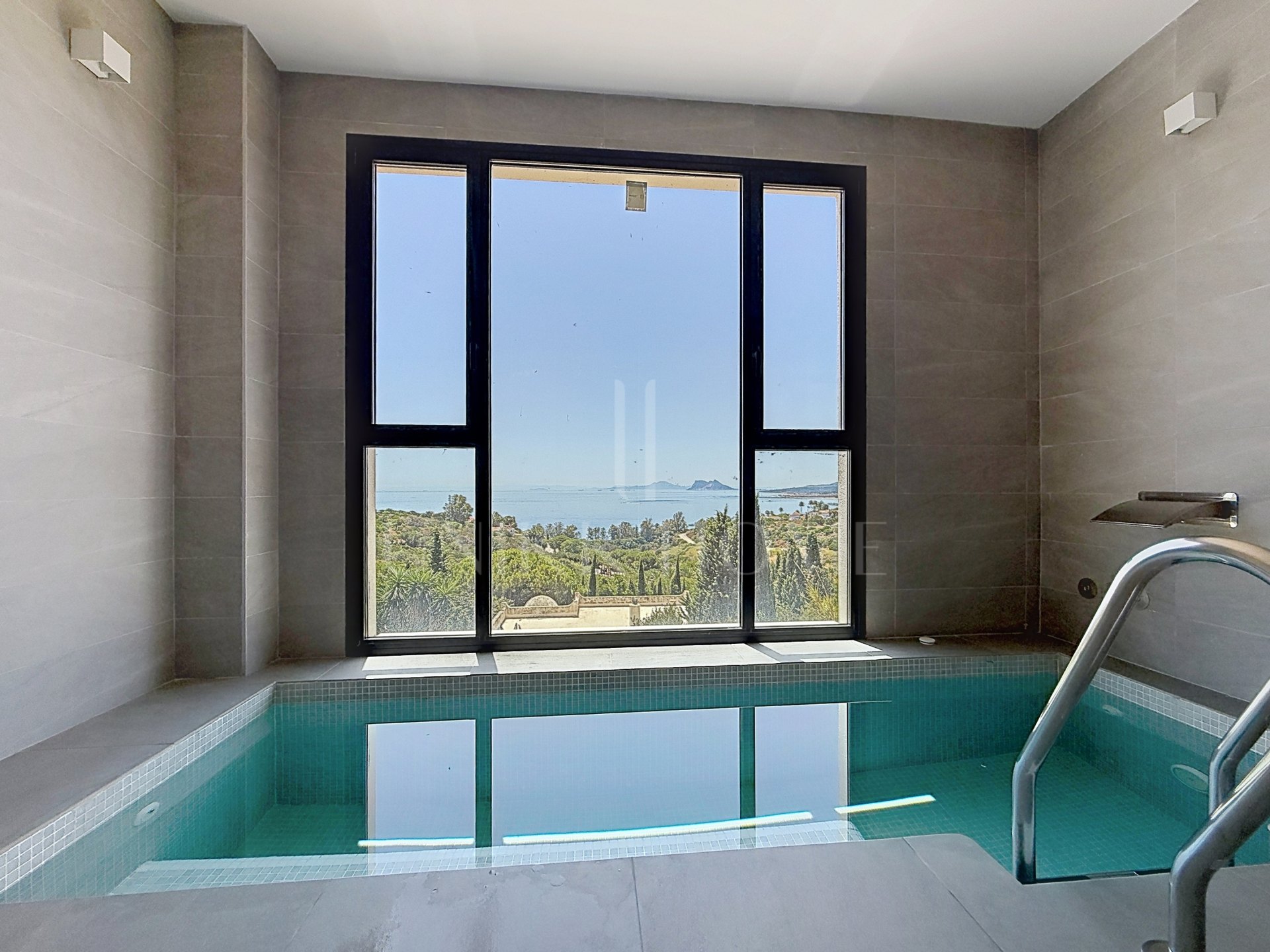 Groundfloor wtih Seaviews in Blue Heights