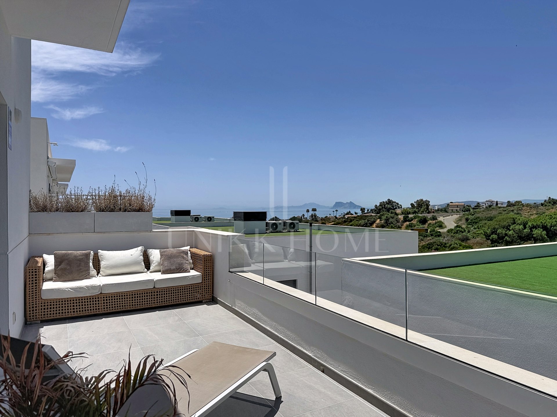 Groundfloor wtih Seaviews in Blue Heights