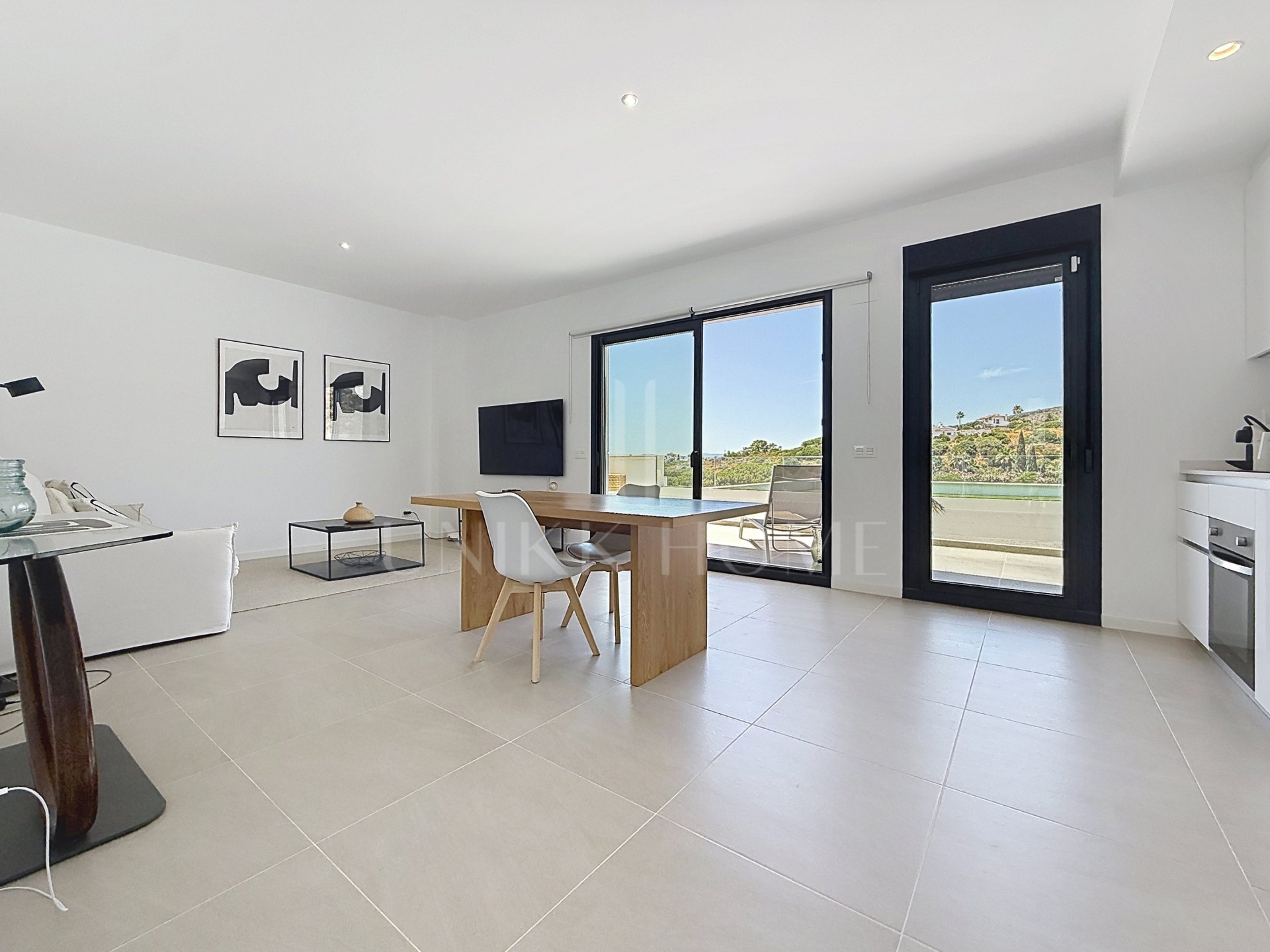 Groundfloor wtih Seaviews in Blue Heights