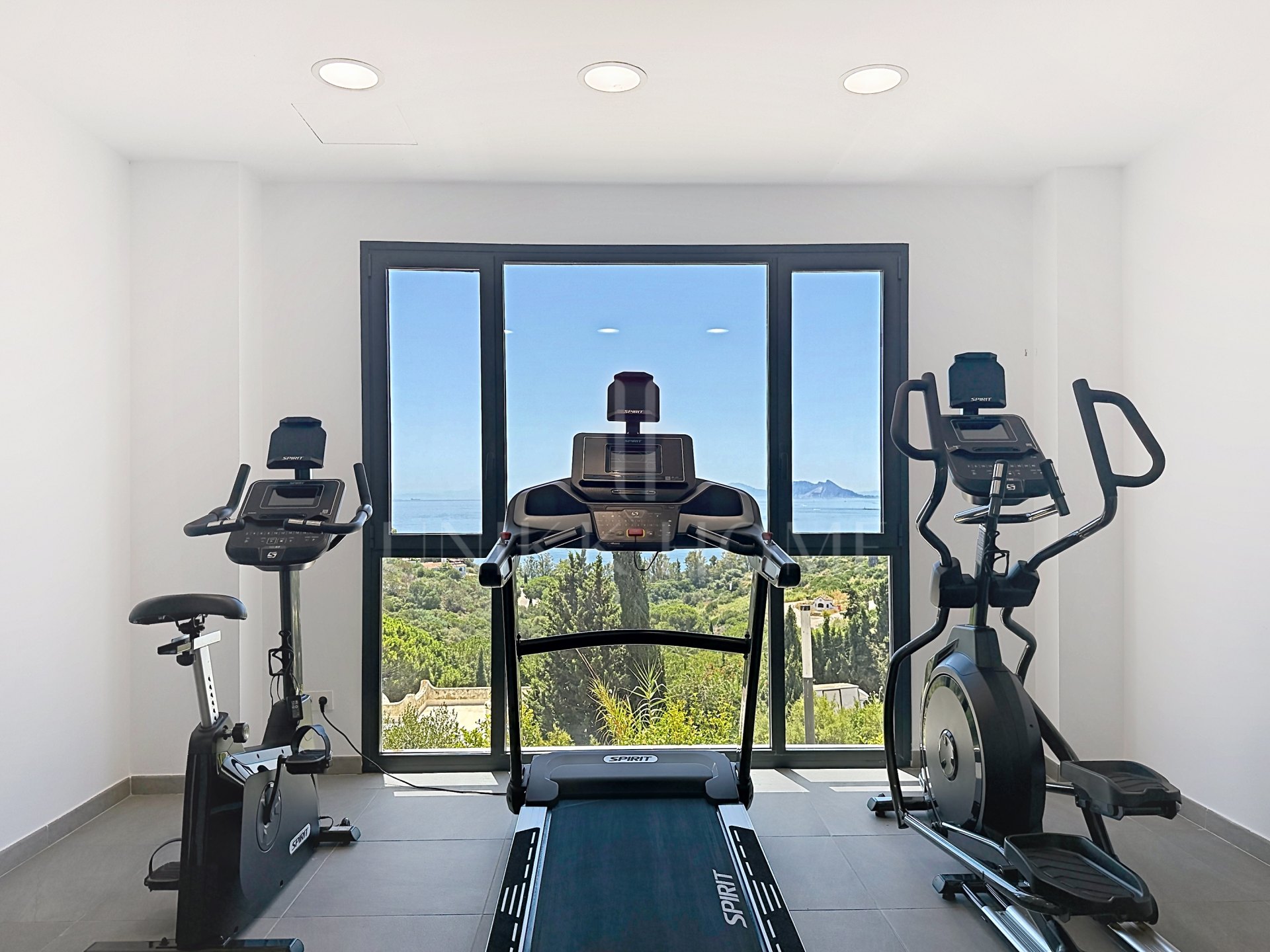 Groundfloor wtih Seaviews in Blue Heights