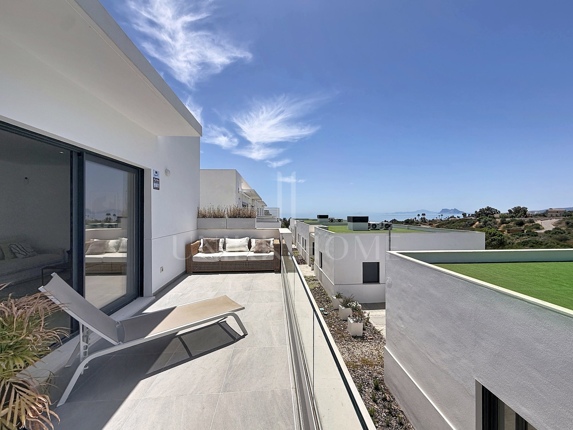 Groundfloor wtih Seaviews in Blue Heights