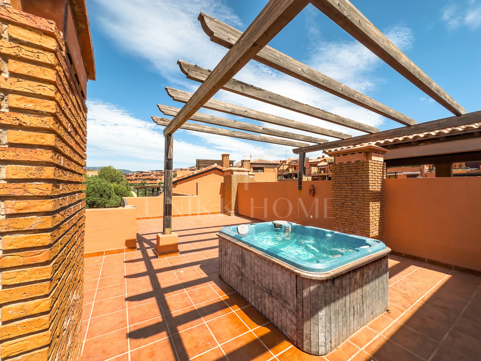 ÁTICO CON GRAN TERRAZA, SOLARIUM, VISTAS ABIERTAS Y LATERALES AL MAR!