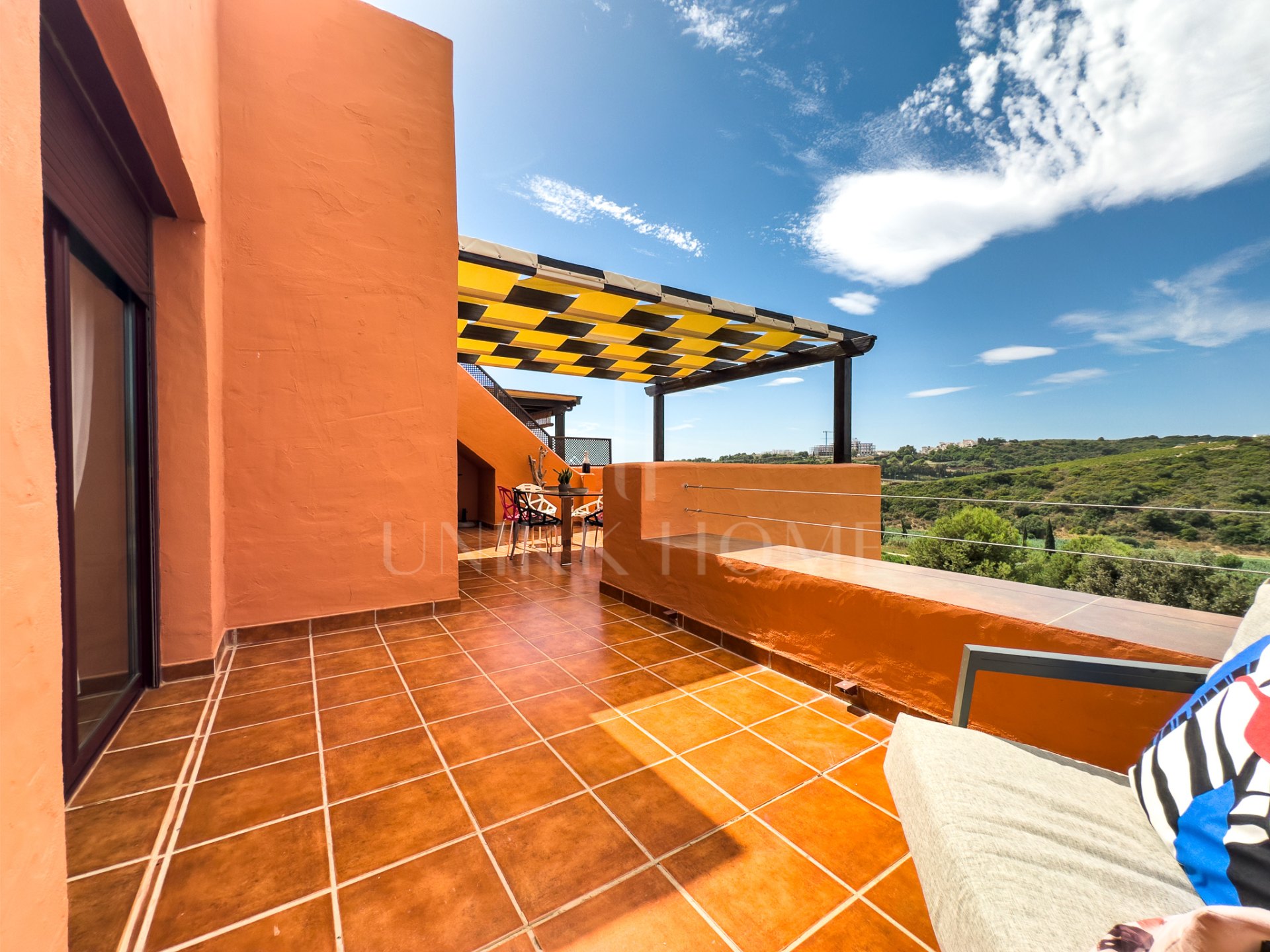 ÁTICO CON GRAN TERRAZA, SOLARIUM, VISTAS ABIERTAS Y LATERALES AL MAR!