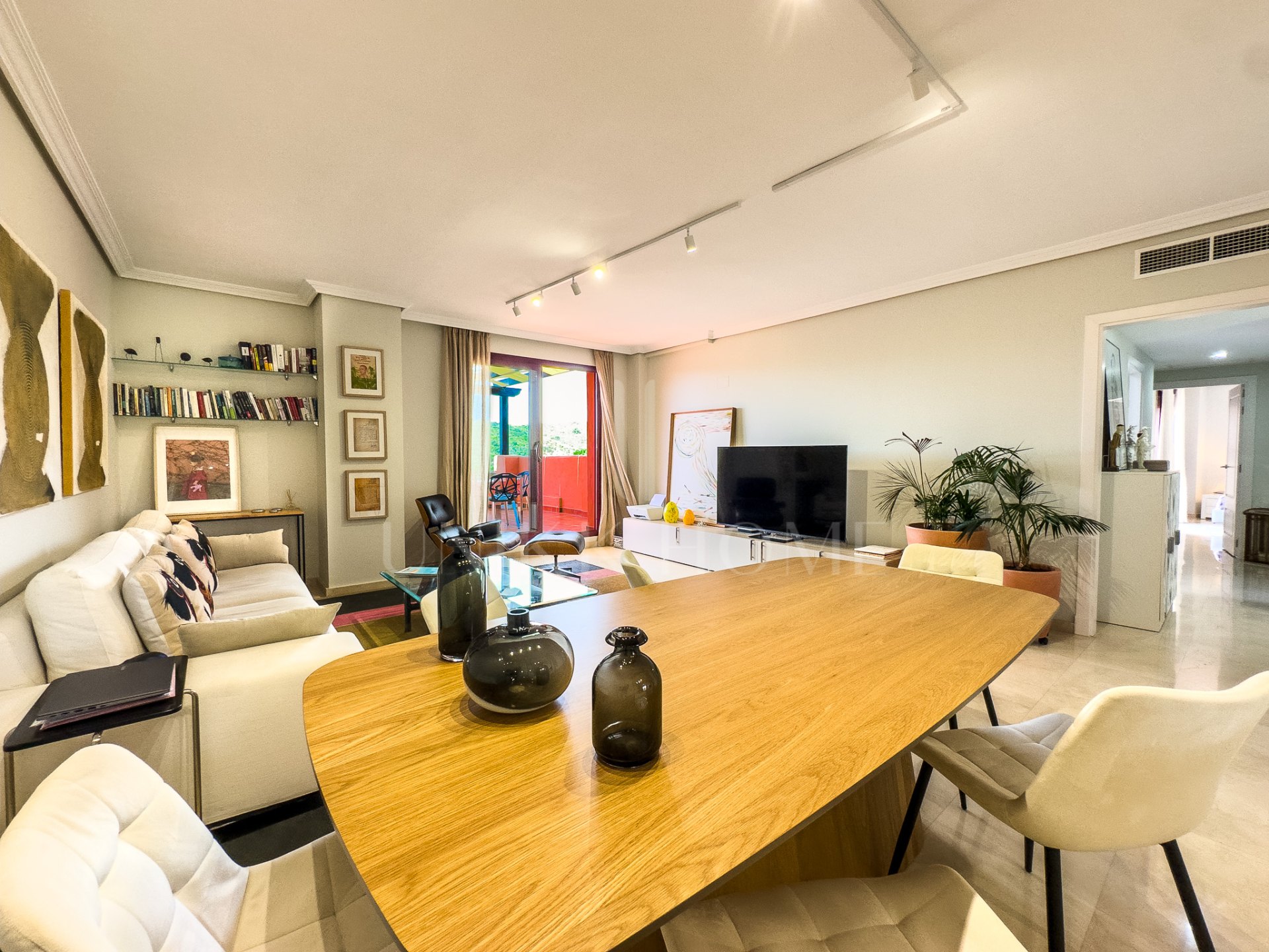 ÁTICO CON GRAN TERRAZA, SOLARIUM, VISTAS ABIERTAS Y LATERALES AL MAR!