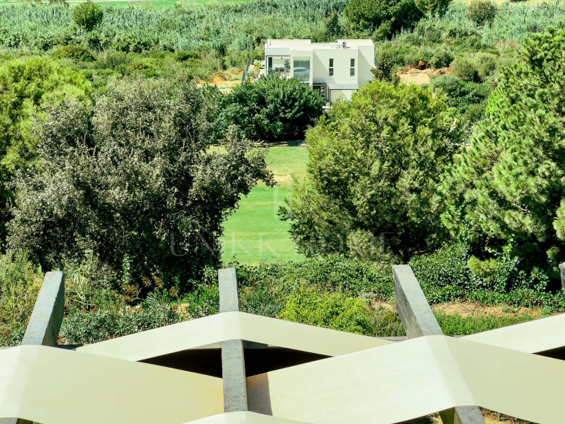 ÁTICO CON GRAN TERRAZA, SOLARIUM, VISTAS ABIERTAS Y LATERALES AL MAR!