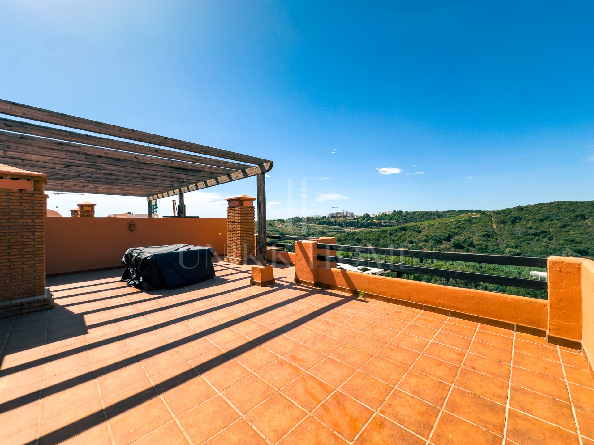 ÁTICO CON GRAN TERRAZA, SOLARIUM, VISTAS ABIERTAS Y LATERALES AL MAR!