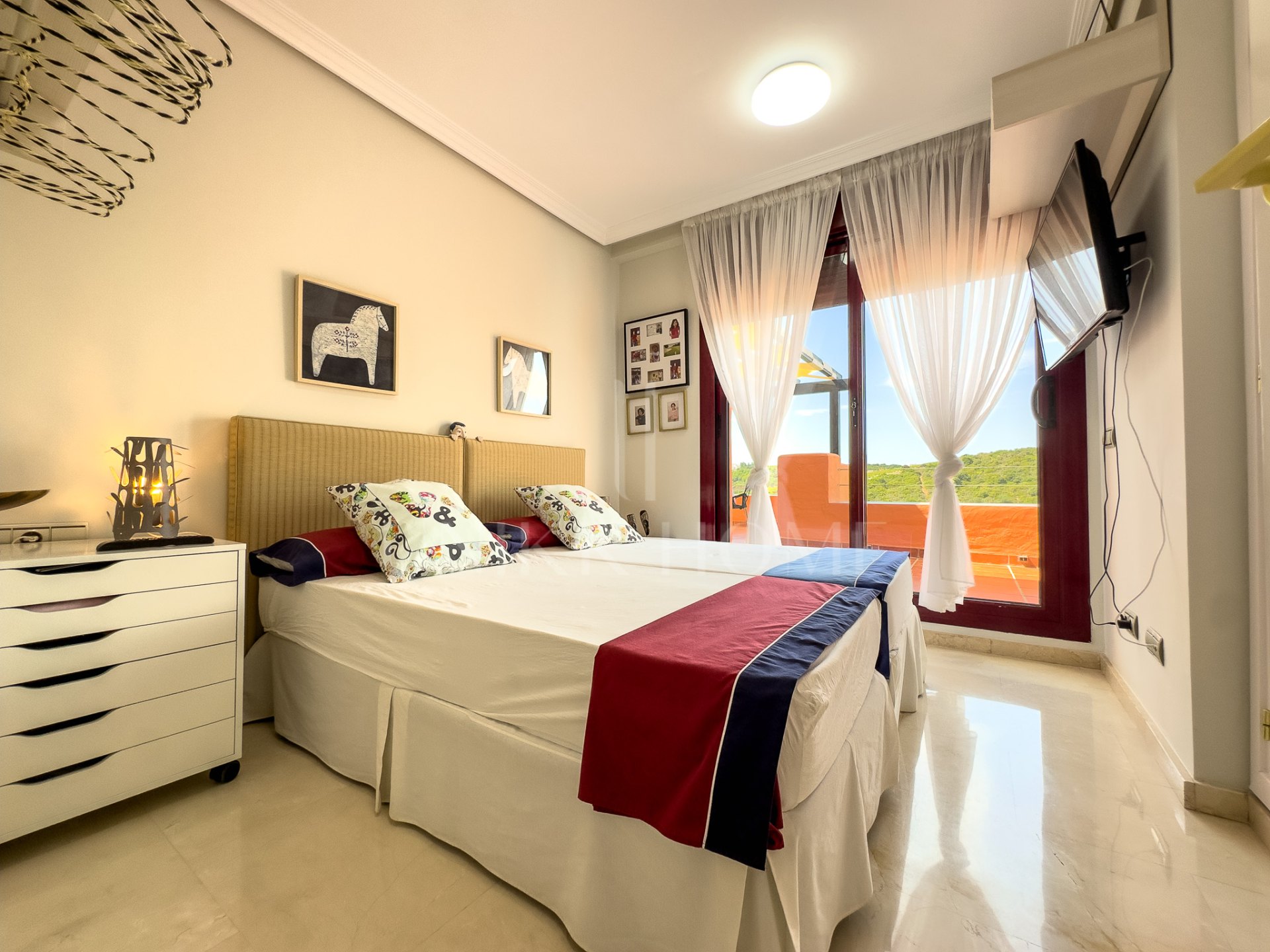 ÁTICO CON GRAN TERRAZA, SOLARIUM, VISTAS ABIERTAS Y LATERALES AL MAR!