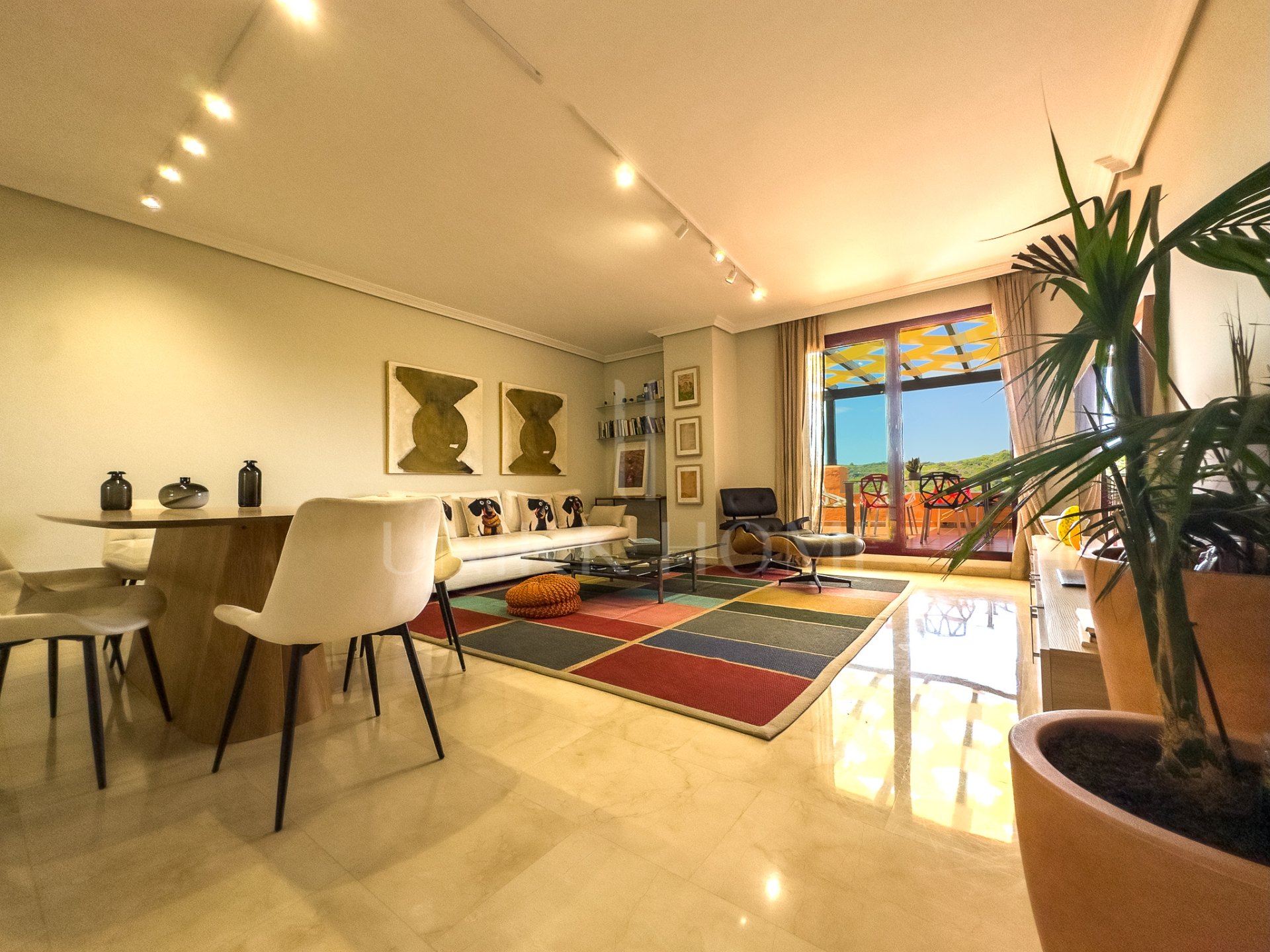 ÁTICO CON GRAN TERRAZA, SOLARIUM, VISTAS ABIERTAS Y LATERALES AL MAR!