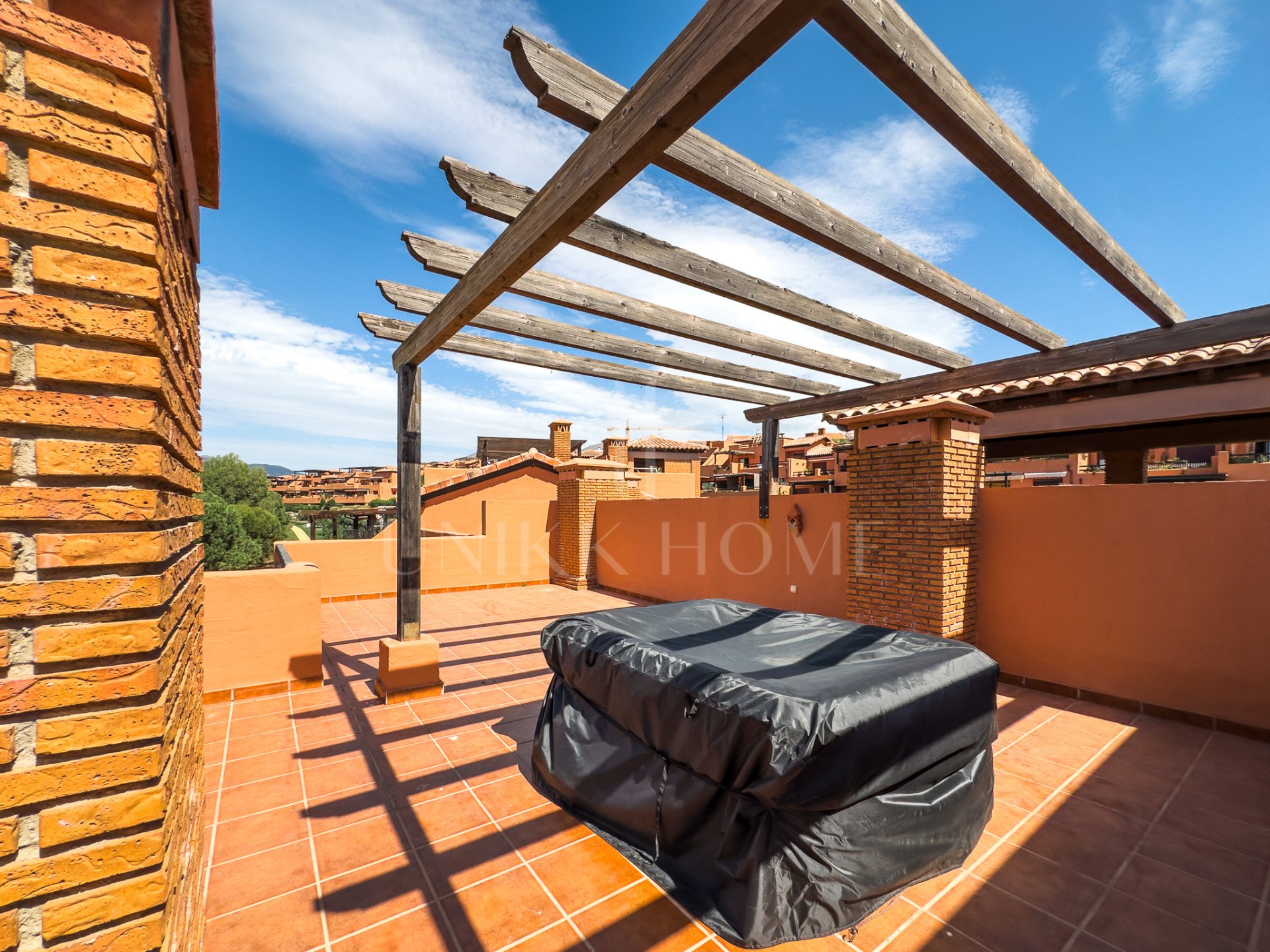 ÁTICO CON GRAN TERRAZA, SOLARIUM, VISTAS ABIERTAS Y LATERALES AL MAR!