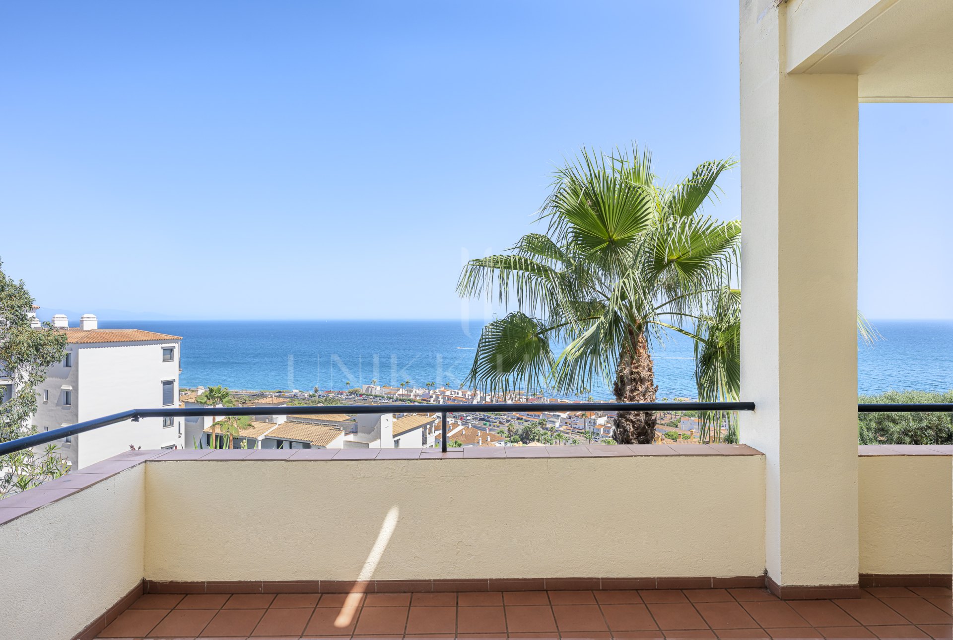 FIRST FLOOR APARTMENT WITH PANORAMIC VIEWS IN MANILVA! Great Opportunity on the COSTA DEL SOL!