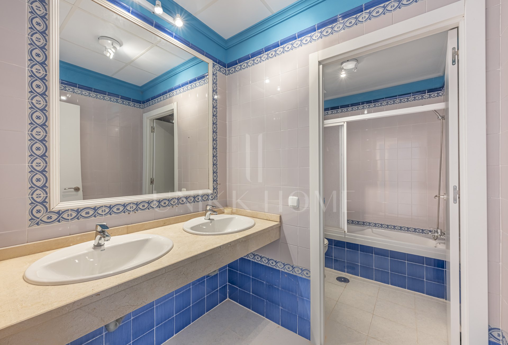 FIRST FLOOR APARTMENT WITH PANORAMIC VIEWS IN MANILVA! Great Opportunity on the COSTA DEL SOL!