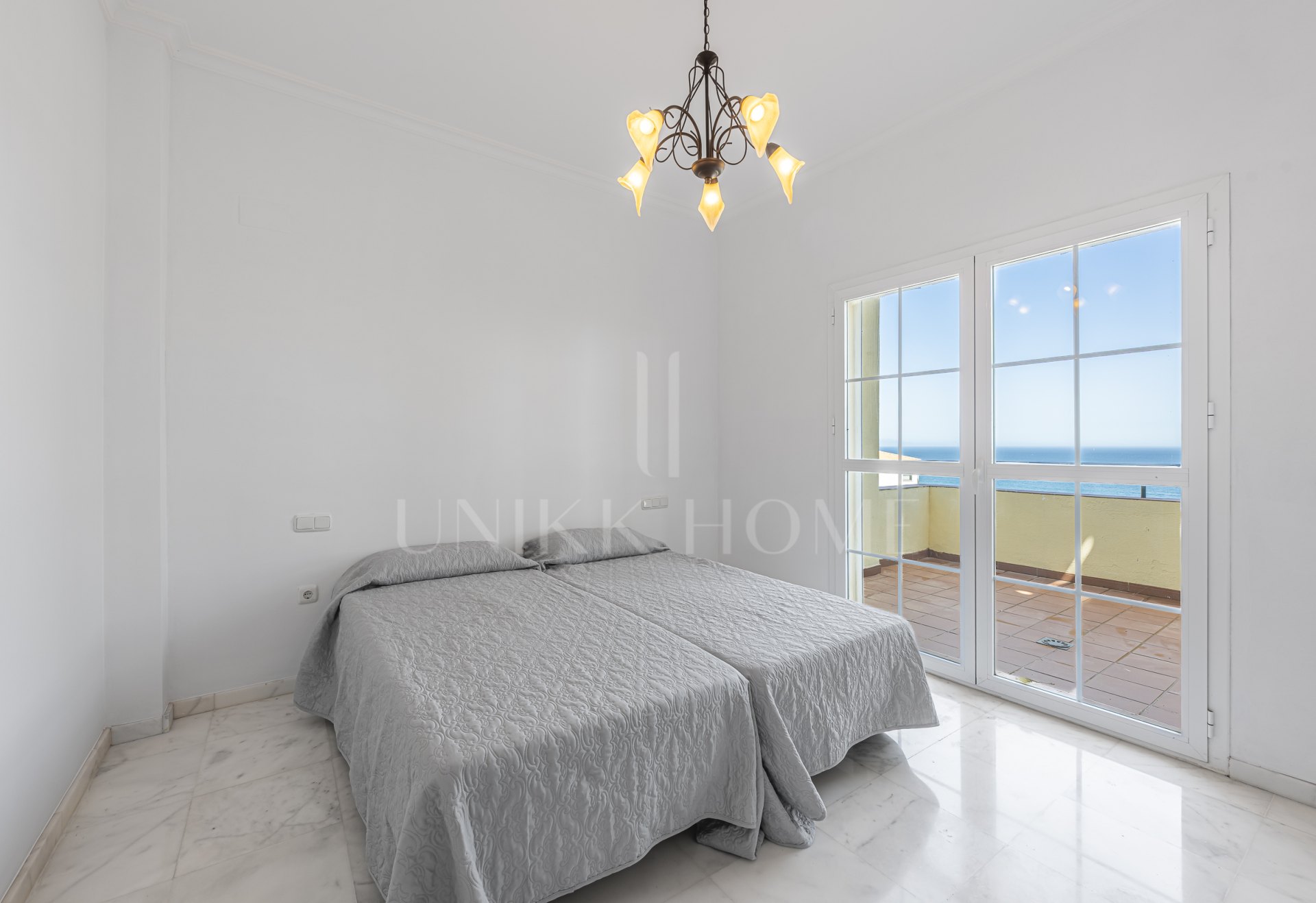 FIRST FLOOR APARTMENT WITH PANORAMIC VIEWS IN MANILVA! Great Opportunity on the COSTA DEL SOL!