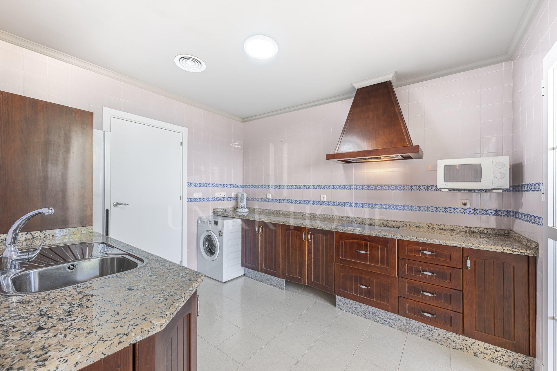 FIRST FLOOR APARTMENT WITH PANORAMIC VIEWS IN MANILVA! Great Opportunity on the COSTA DEL SOL!