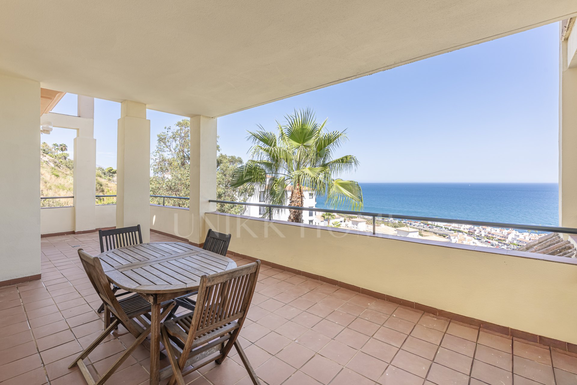 FIRST FLOOR APARTMENT WITH PANORAMIC VIEWS IN MANILVA! Great Opportunity on the COSTA DEL SOL!