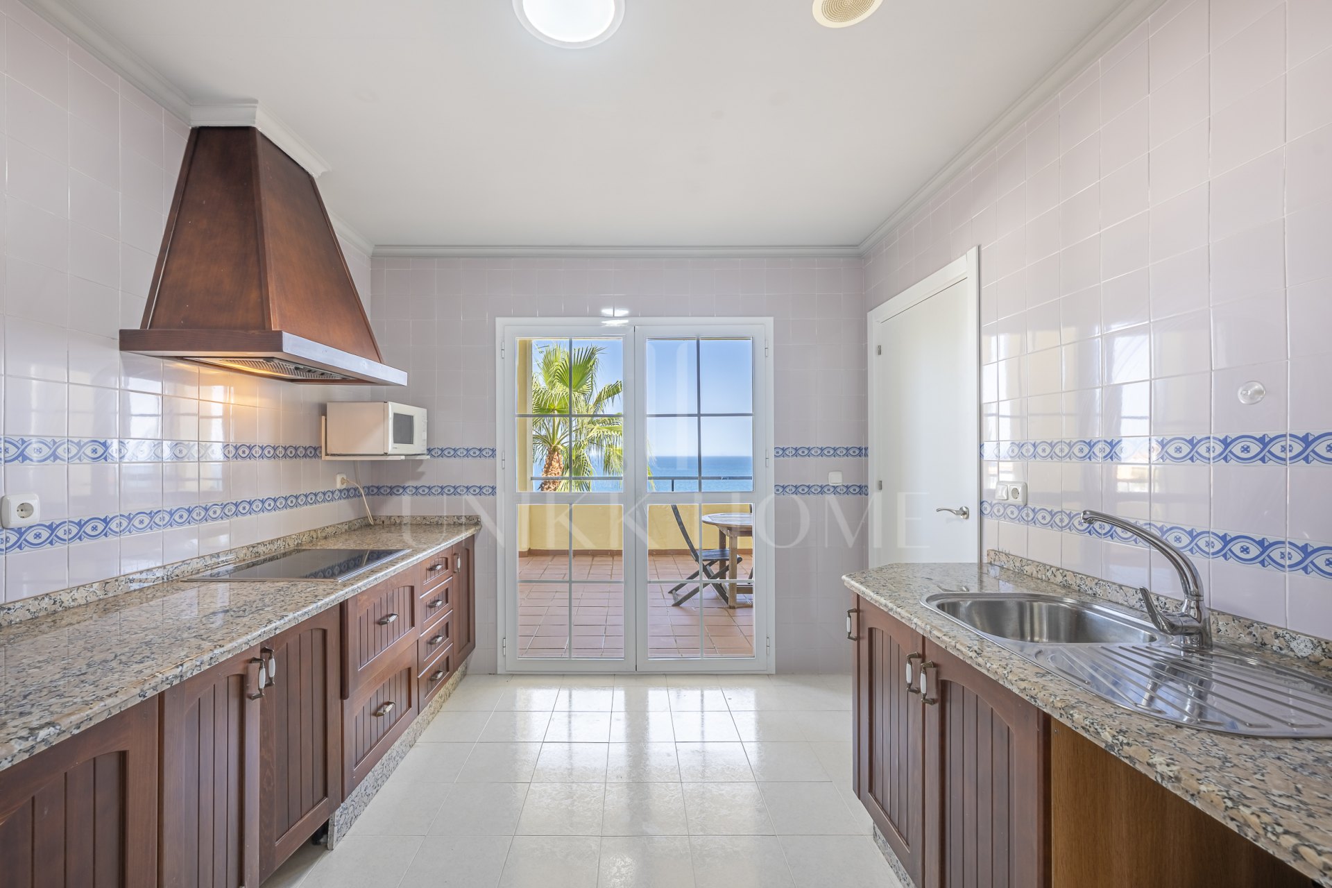 FIRST FLOOR APARTMENT WITH PANORAMIC VIEWS IN MANILVA! Great Opportunity on the COSTA DEL SOL!