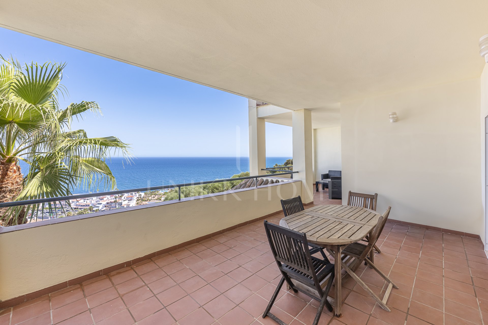FIRST FLOOR APARTMENT WITH PANORAMIC VIEWS IN MANILVA! Great Opportunity on the COSTA DEL SOL!