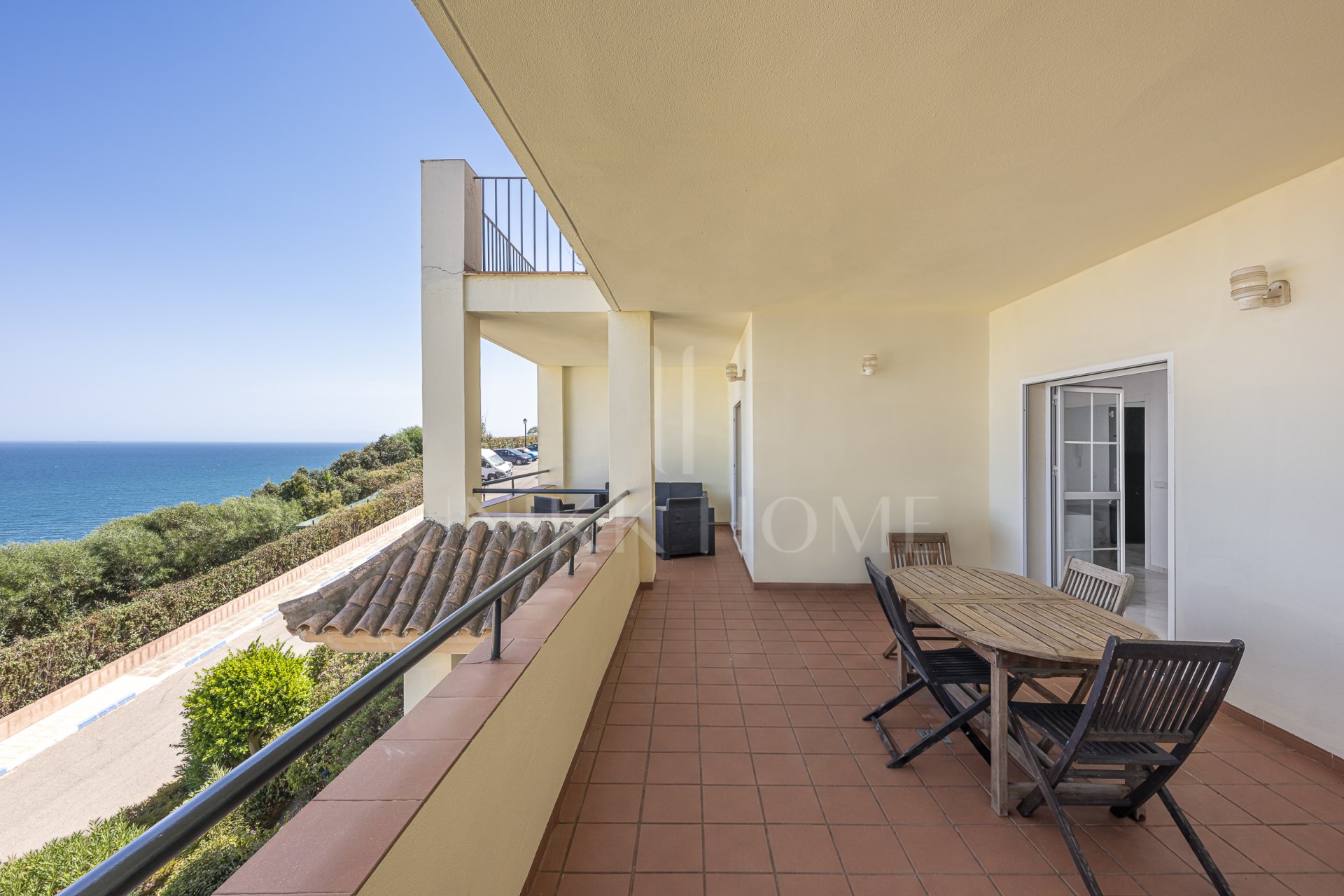 FIRST FLOOR APARTMENT WITH PANORAMIC VIEWS IN MANILVA! Great Opportunity on the COSTA DEL SOL!