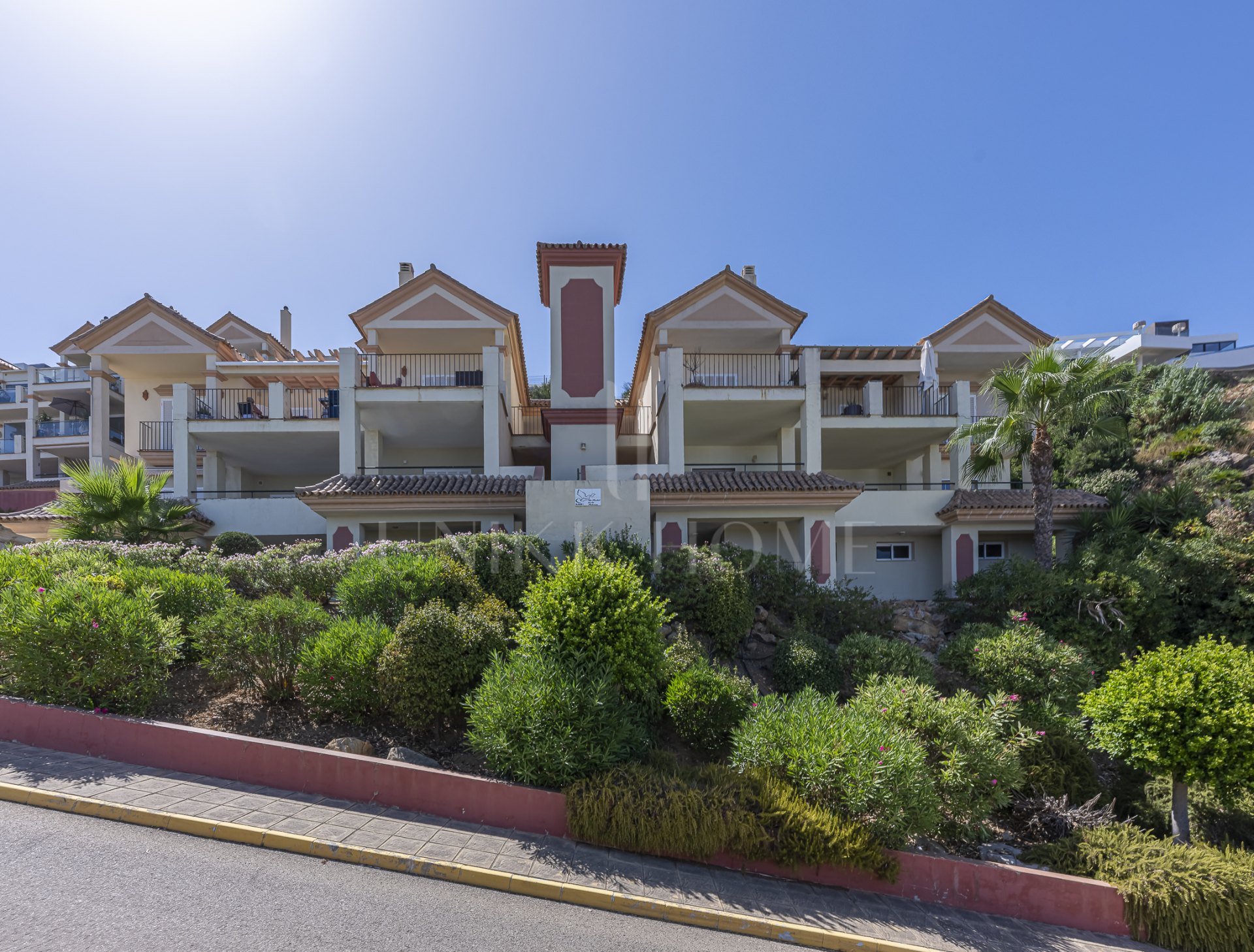 FIRST FLOOR APARTMENT WITH PANORAMIC VIEWS IN MANILVA! Great Opportunity on the COSTA DEL SOL!