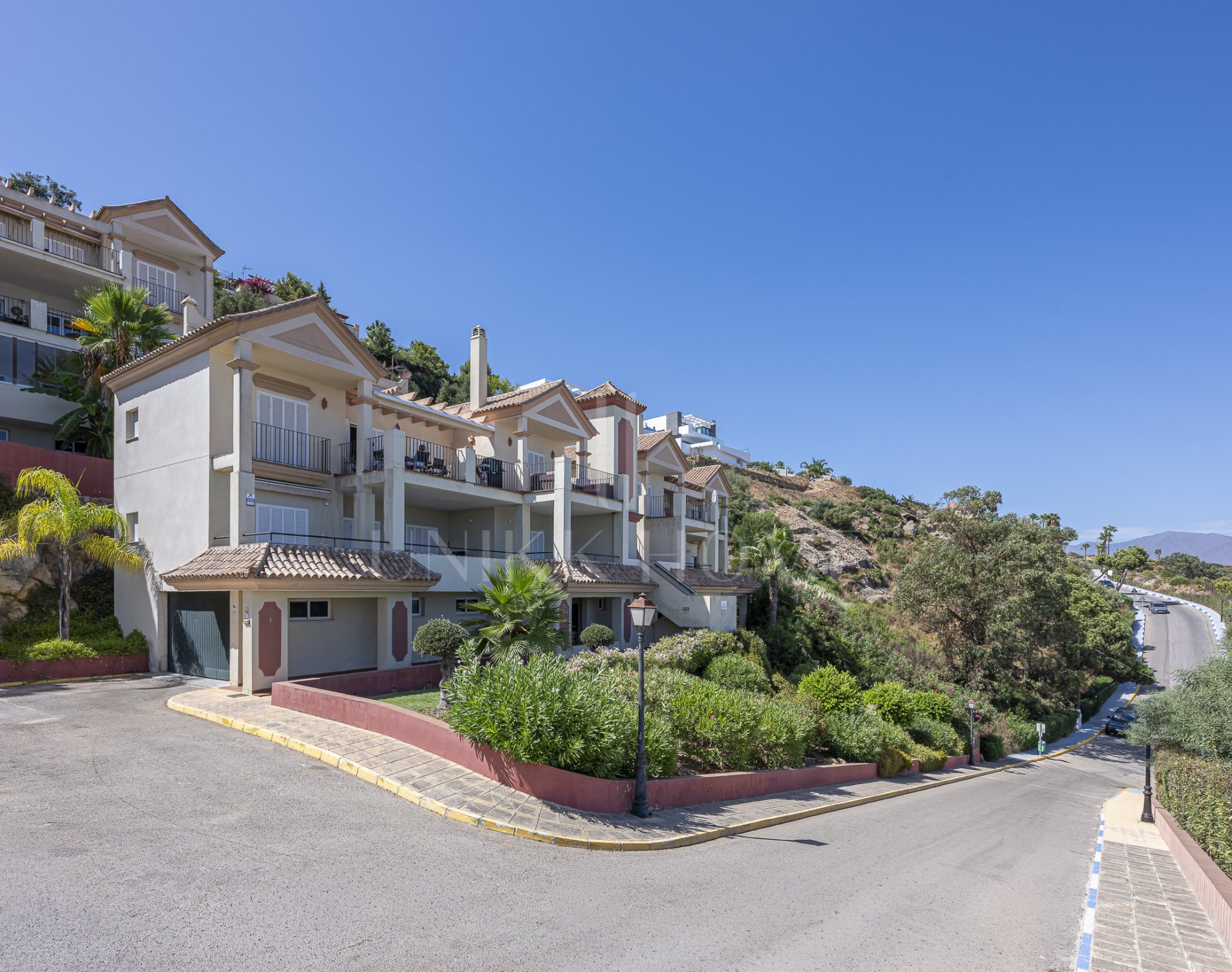 FIRST FLOOR APARTMENT WITH PANORAMIC VIEWS IN MANILVA! Great Opportunity on the COSTA DEL SOL!