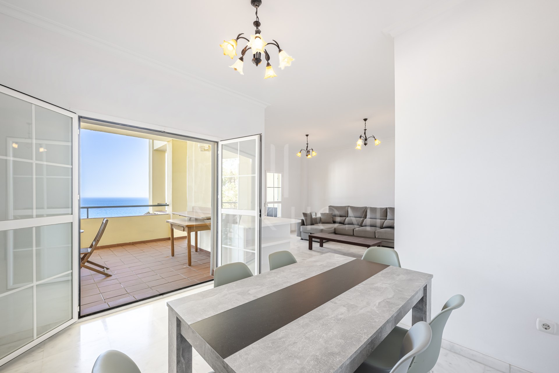 FIRST FLOOR APARTMENT WITH PANORAMIC VIEWS IN MANILVA! Great Opportunity on the COSTA DEL SOL!