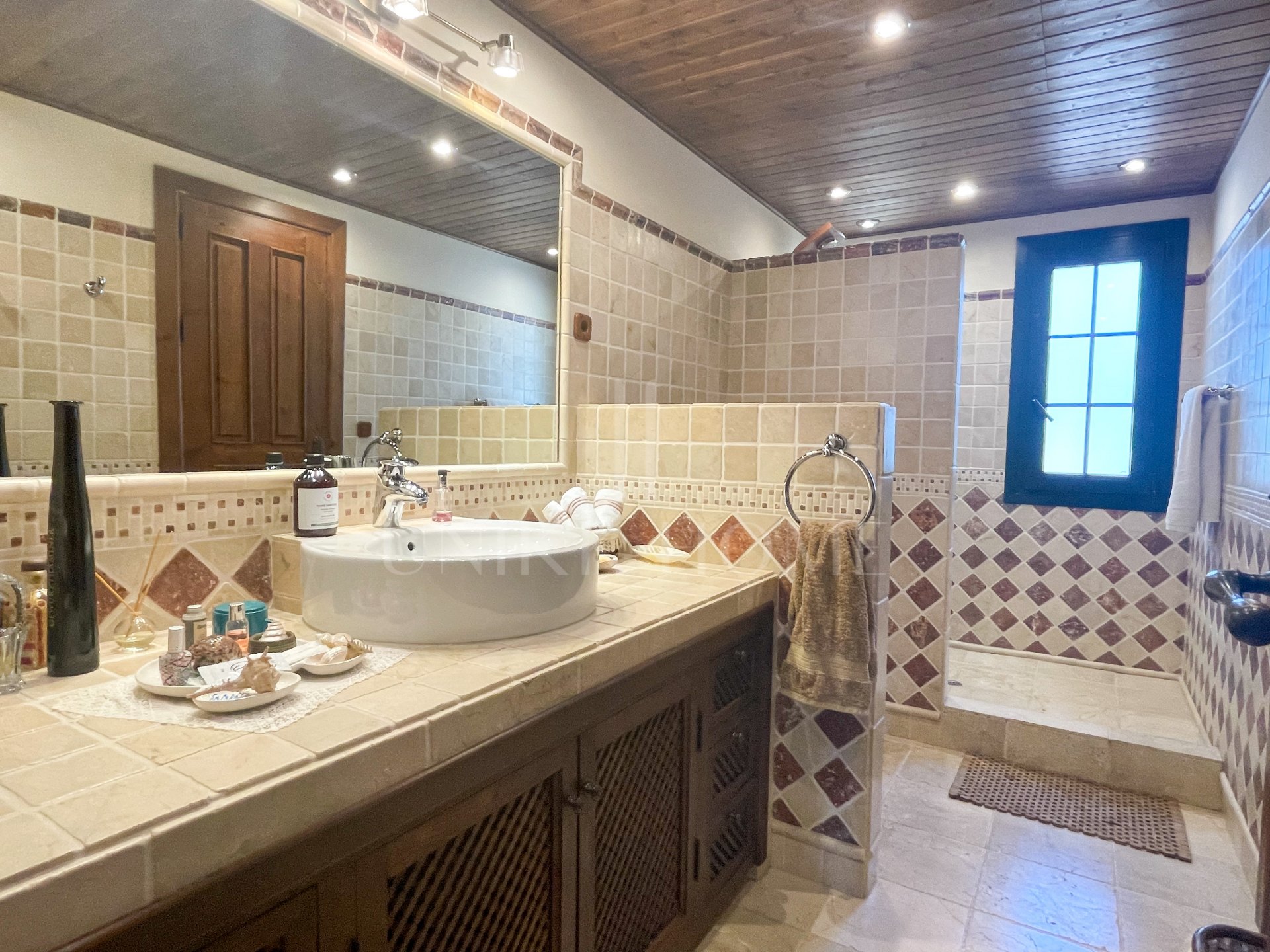 Espectacular villa en Villanueva de la concepcion con impresionantes vistas y piscina